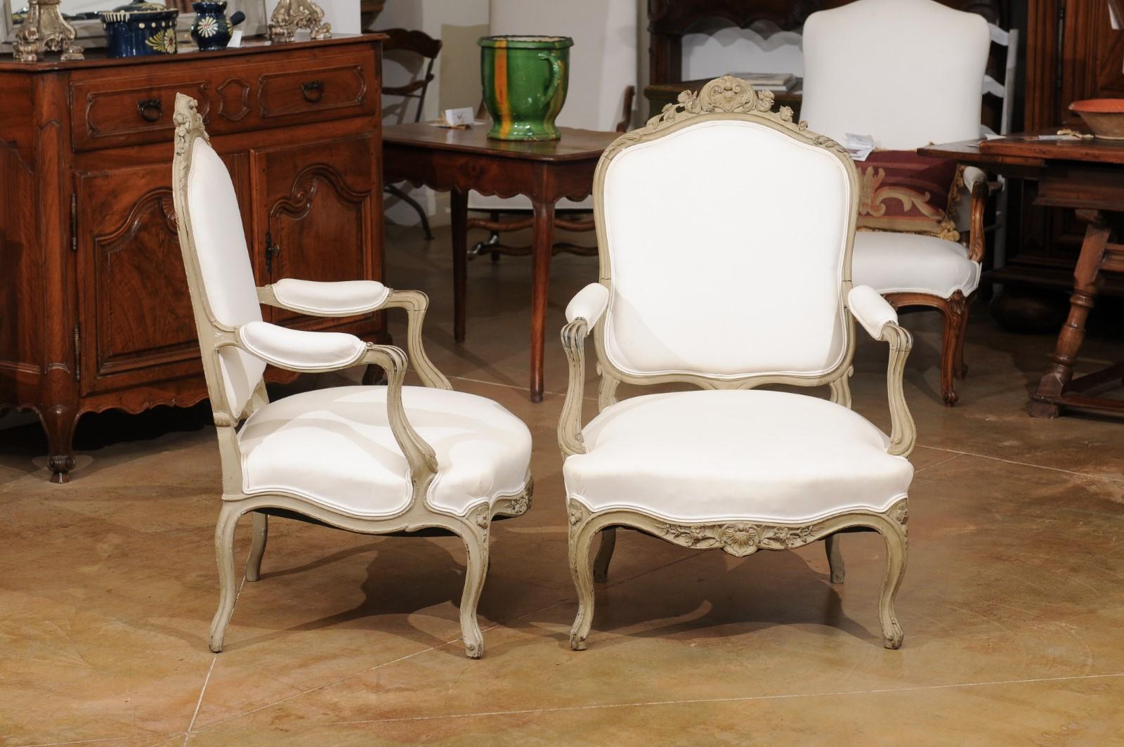 Pair of Napoléon III 1850s Painted and Upholstered Armchairs with Carved Flowers In Good Condition For Sale In Atlanta, GA