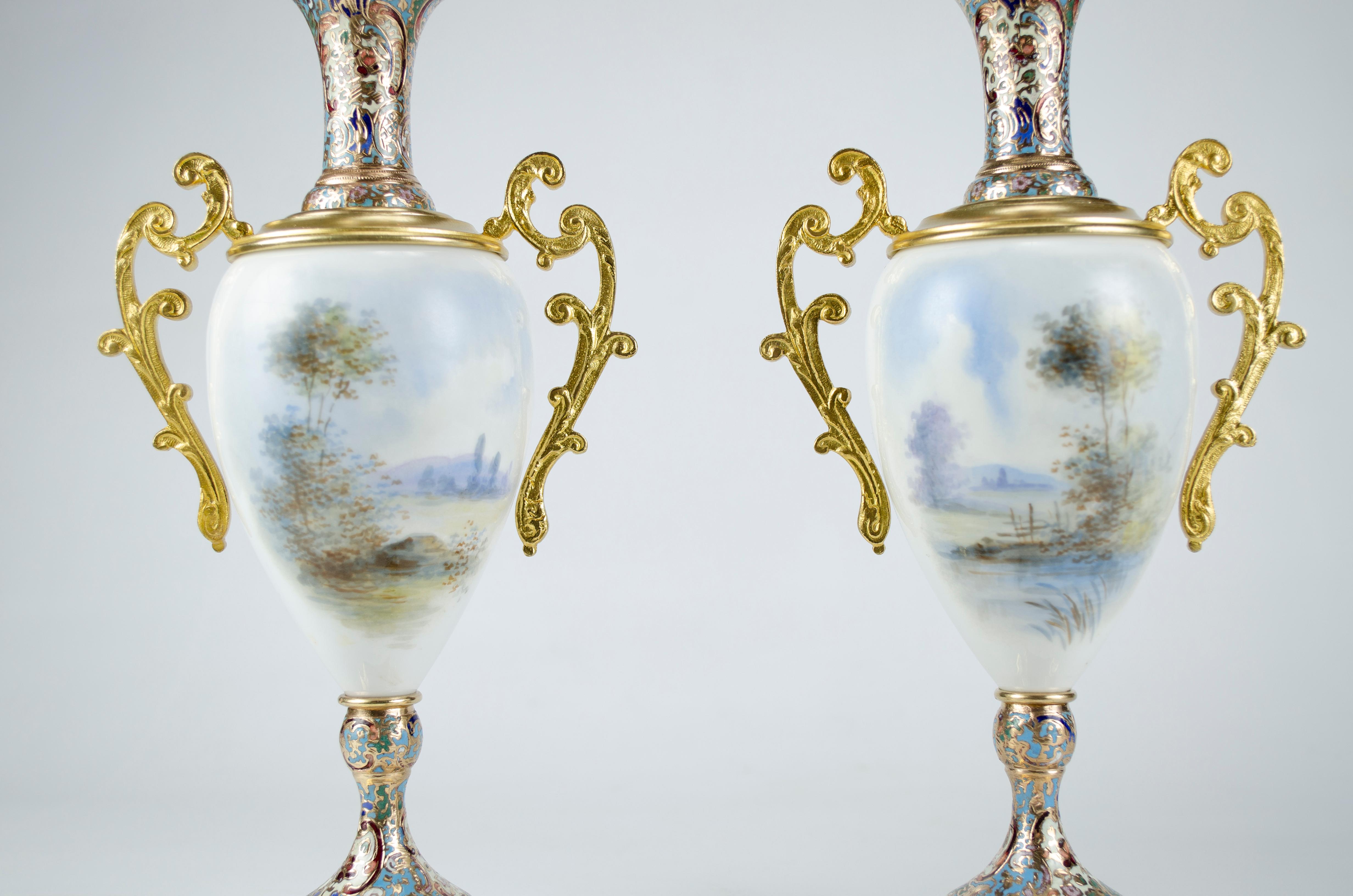 Pair of Napoleon III Amphorae In Good Condition For Sale In Buenos Aires, Argentina