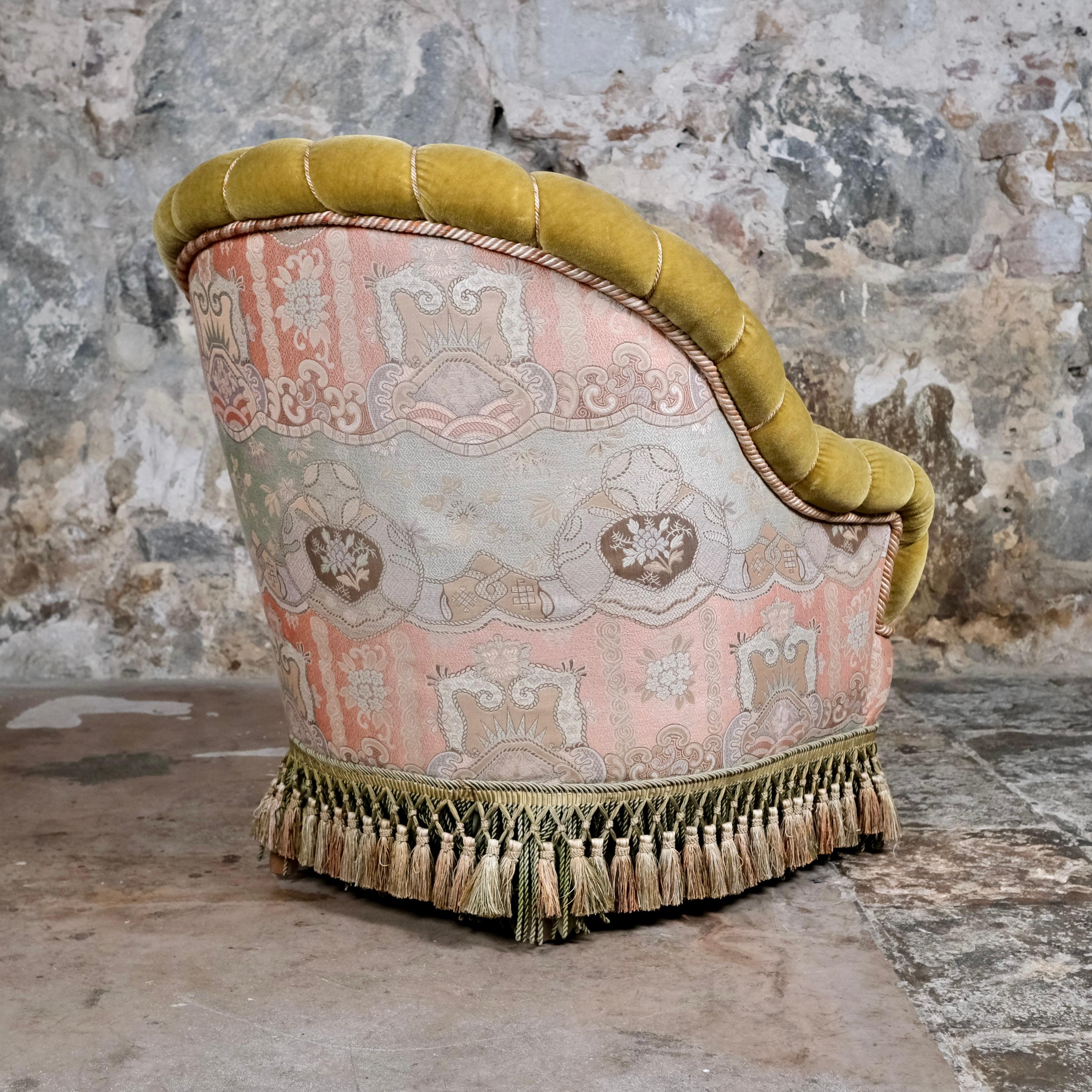 Coppia di poltrone Napoleone III nello stile di Madeleine Castaing, Francia, XIXe in vendita 11