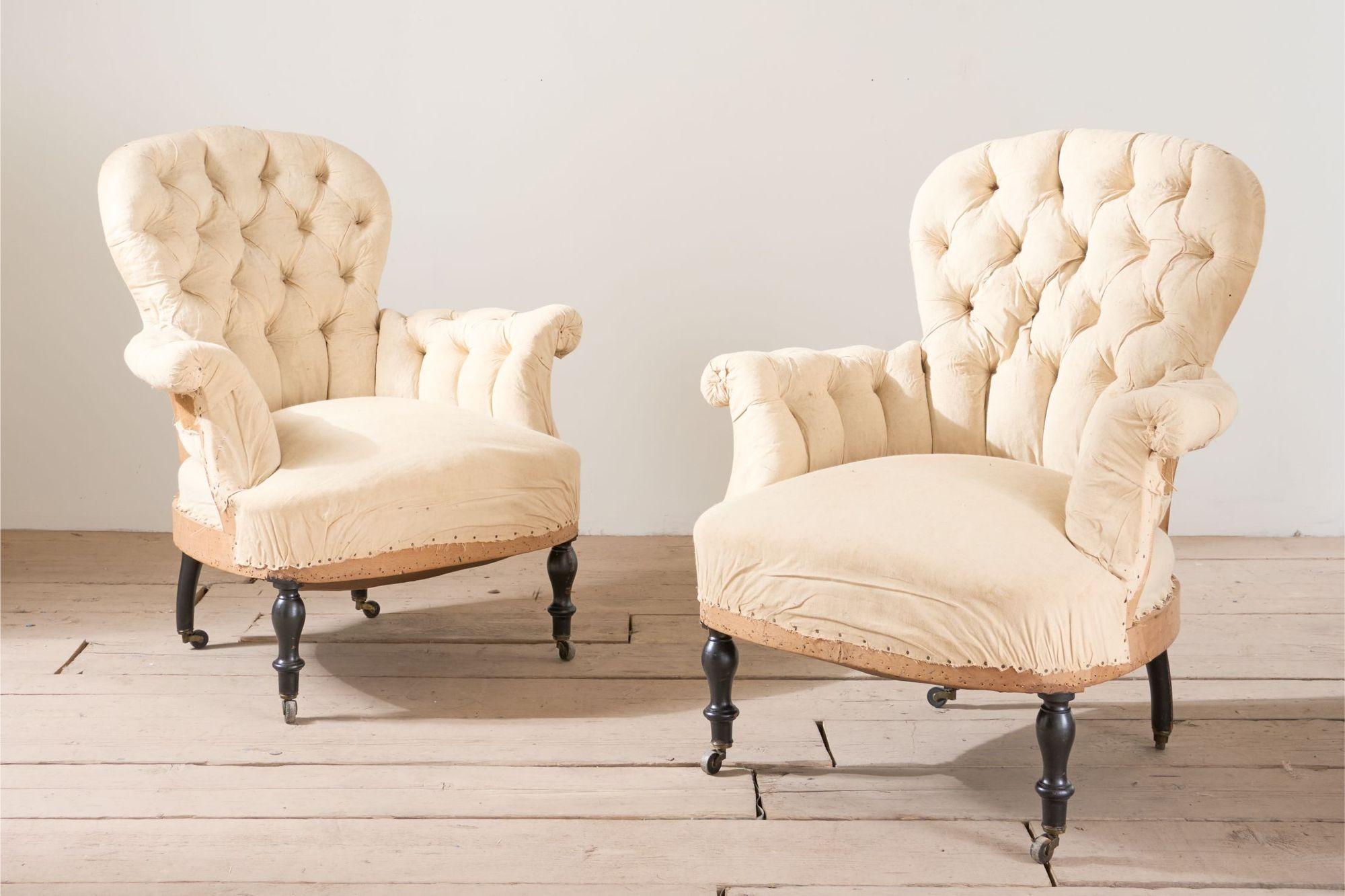 Pair of Napoleon III buttoned spoon back armchairs In Excellent Condition For Sale In Malton, GB