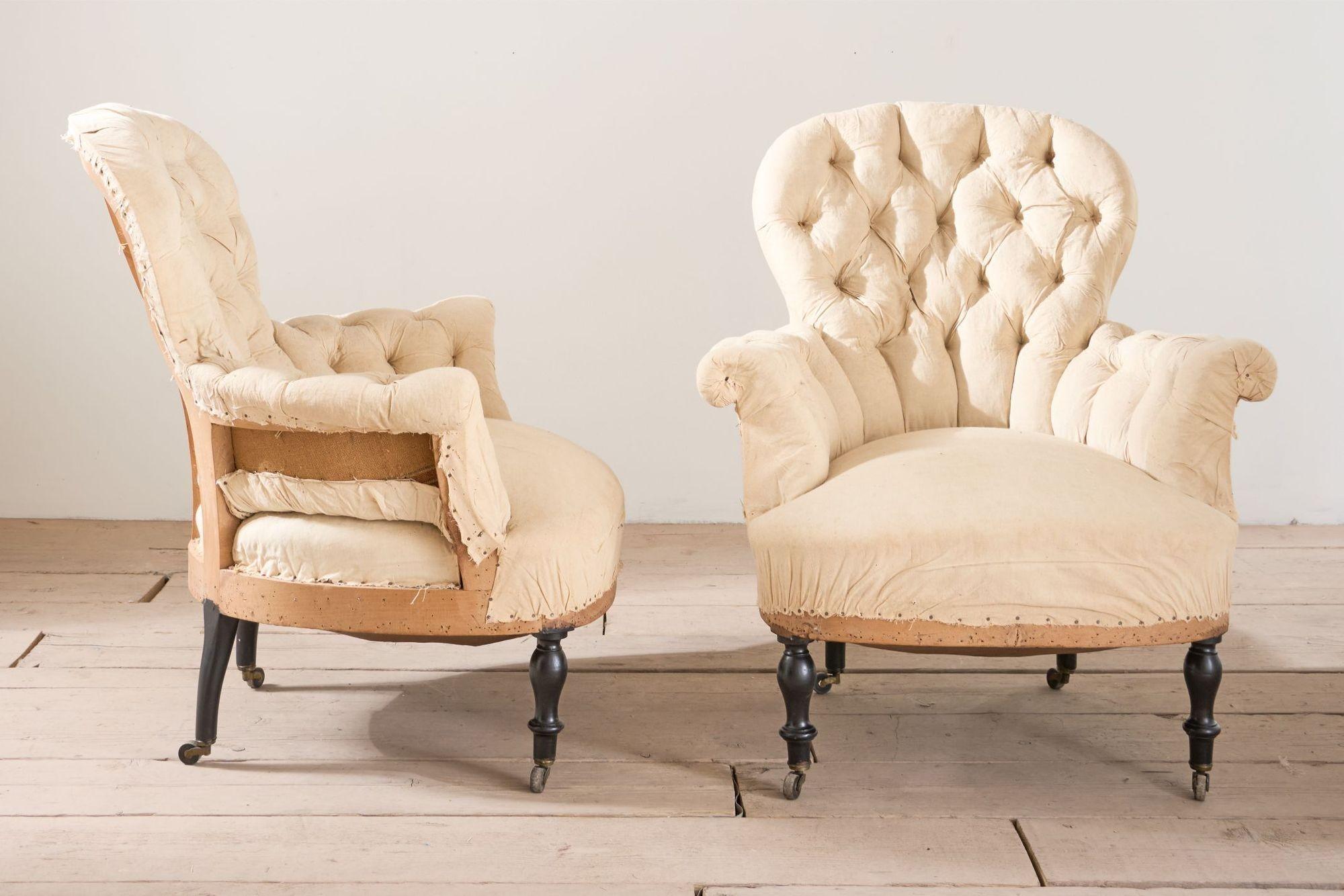 19th Century Pair of Napoleon III buttoned spoon back armchairs For Sale