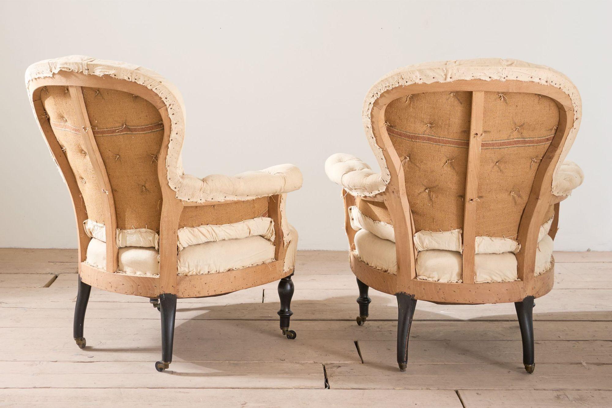 Beech Pair of Napoleon III buttoned spoon back armchairs For Sale