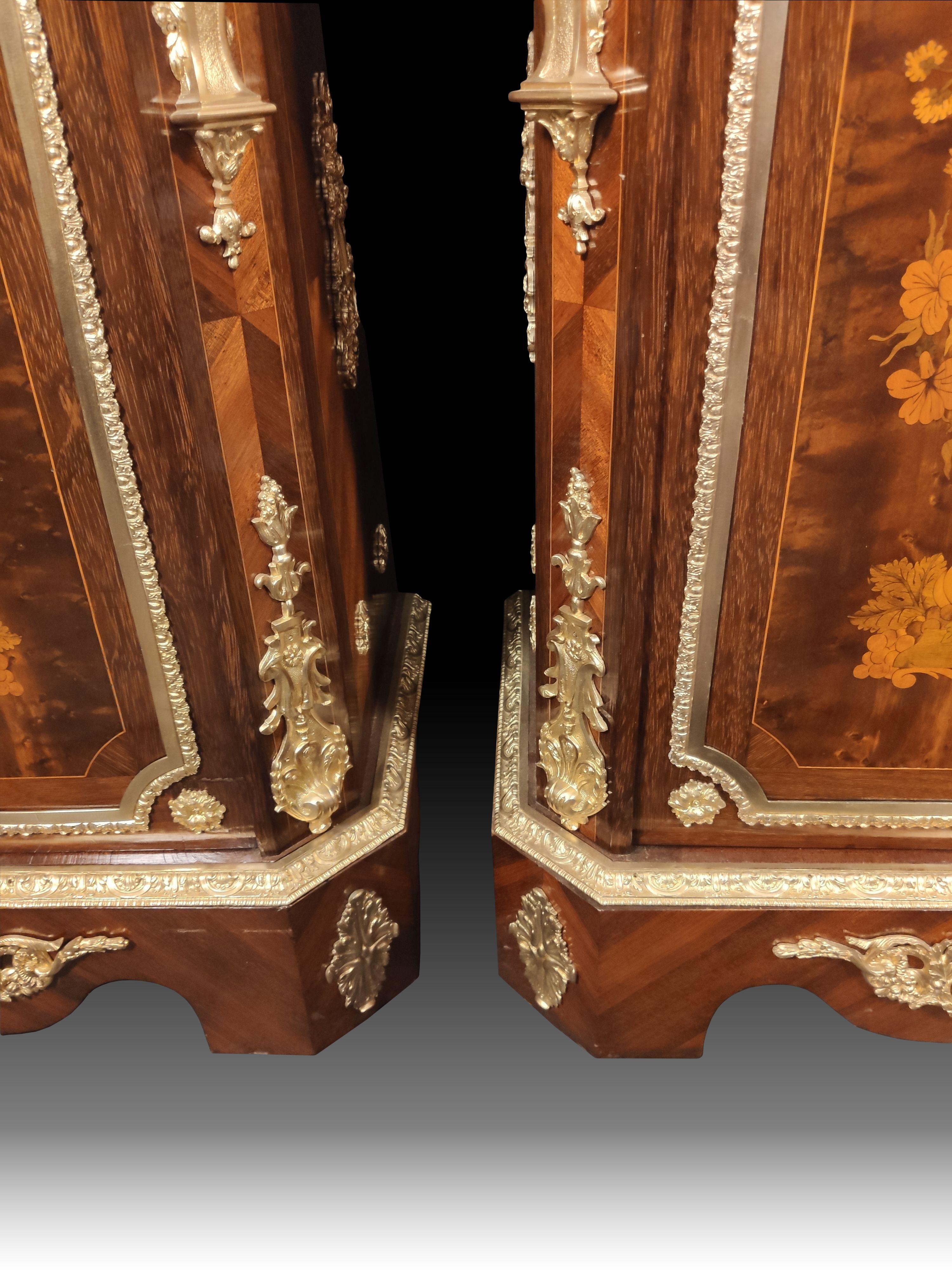 Pair of Napoleon III Cabinets with Rich Decoration in Wood Marquetry 19th Centur In Excellent Condition In Madrid, ES