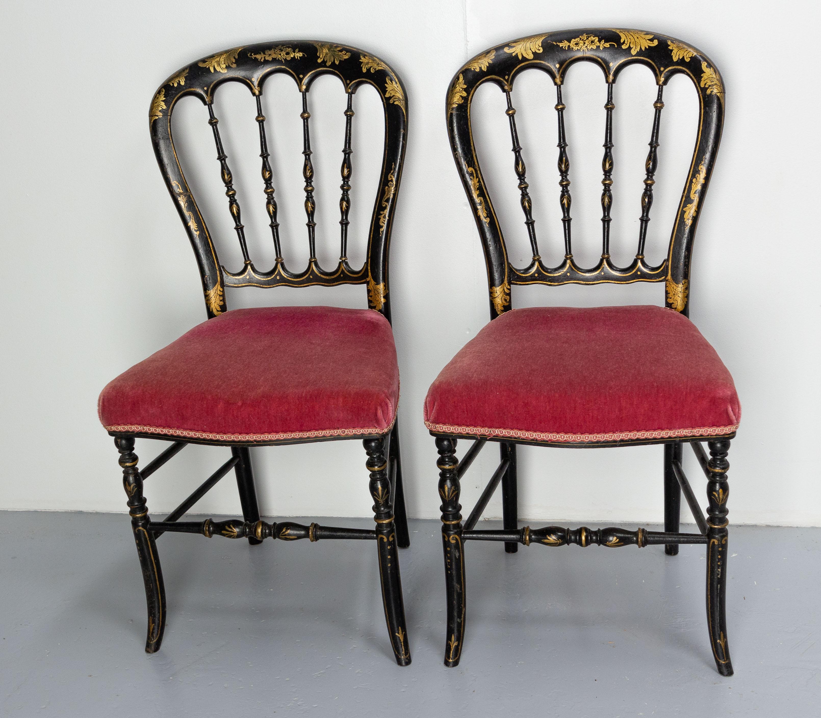 Francese Coppia di sedie Napoleone III in tessuto e legno dipinto, Francia, fine XIX secolo in vendita