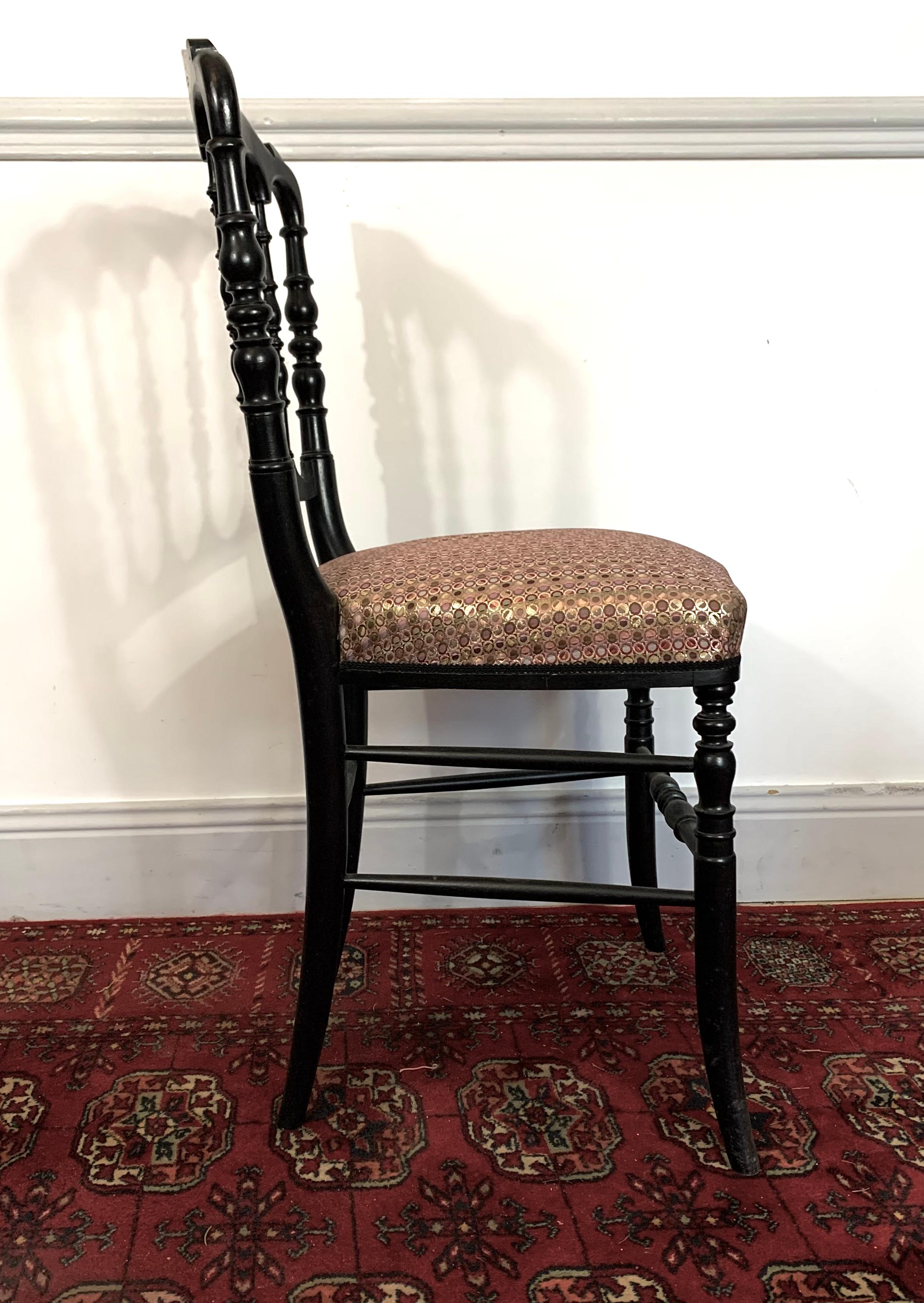 Paar Napoleon III.-Stühle aus geschwärztem Holz im Angebot 1