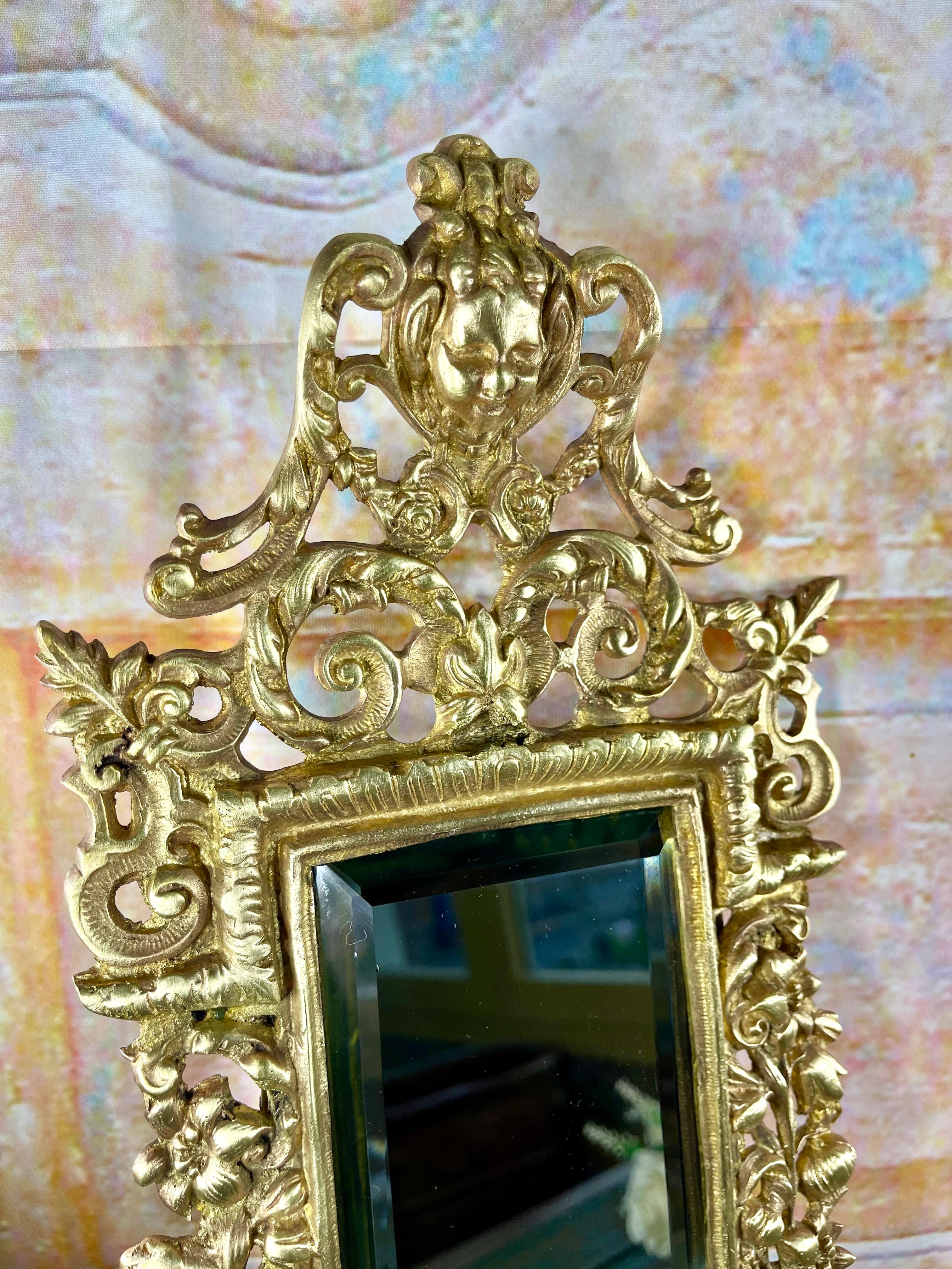 Coppia di scensori da parete doppi Napoleone III con specchi smussati in bronzo dorato in vendita 4