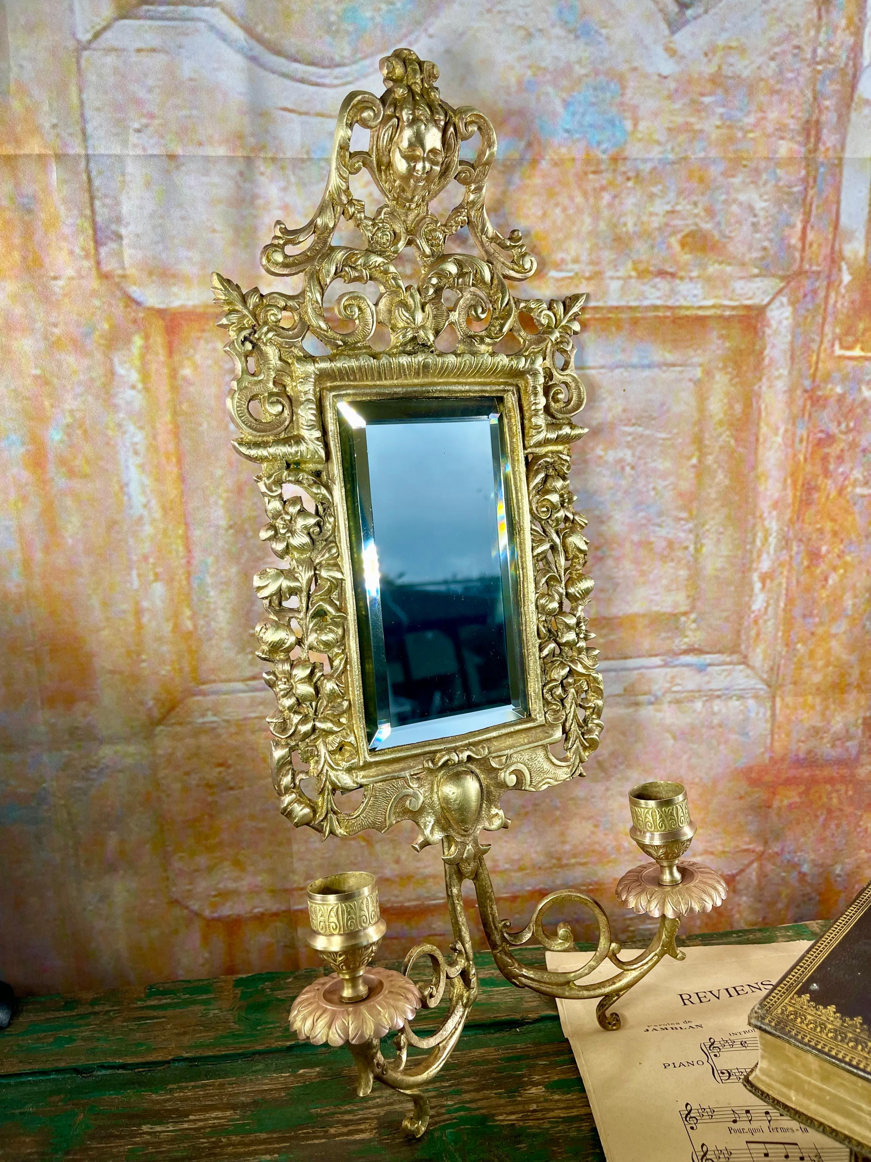 Coppia di scensori da parete doppi Napoleone III con specchi smussati in bronzo dorato in vendita 5