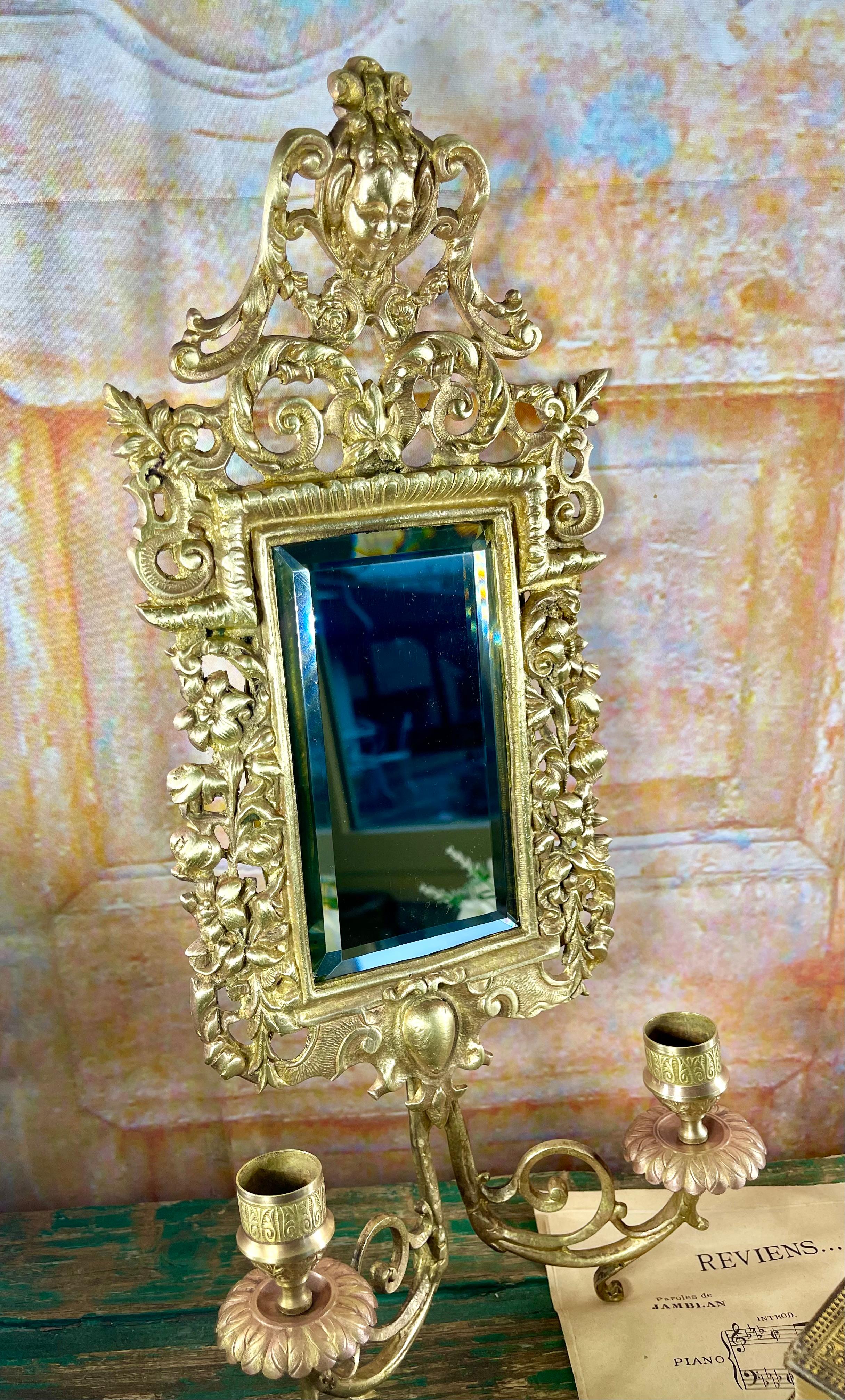 Coppia di scensori da parete doppi Napoleone III con specchi smussati in bronzo dorato in vendita 6
