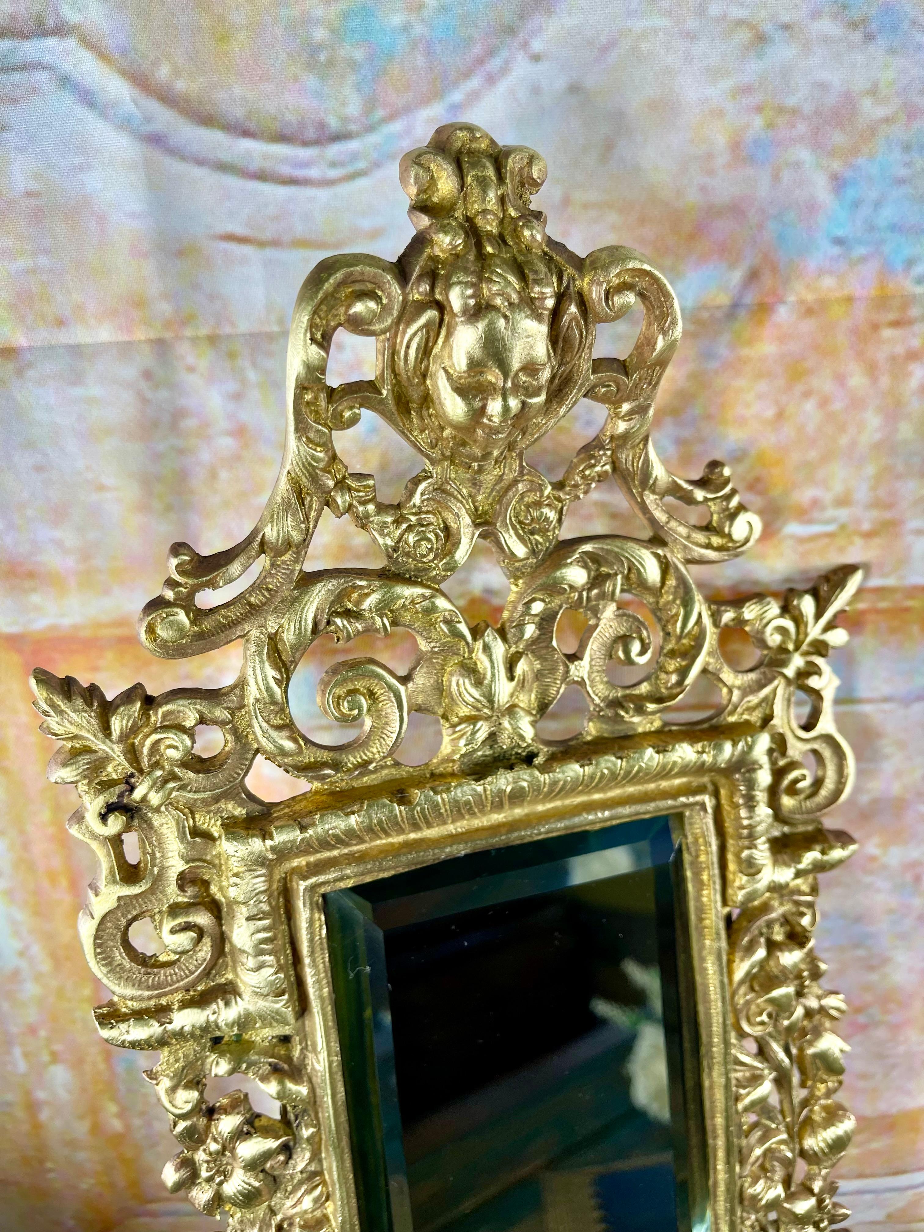 Coppia di scensori da parete doppi Napoleone III con specchi smussati in bronzo dorato in vendita 7