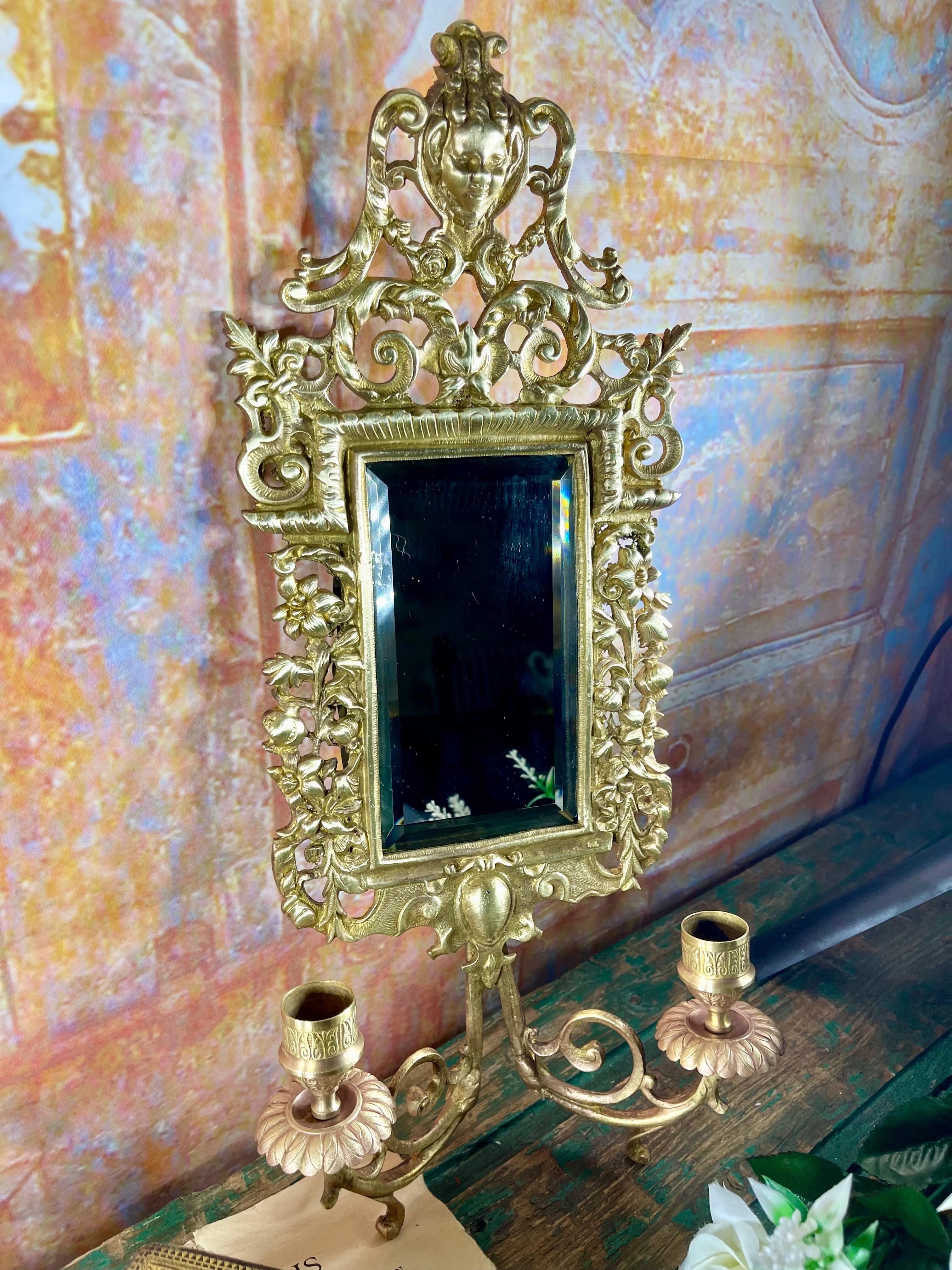 Coppia di scensori da parete doppi Napoleone III con specchi smussati in bronzo dorato in vendita 8