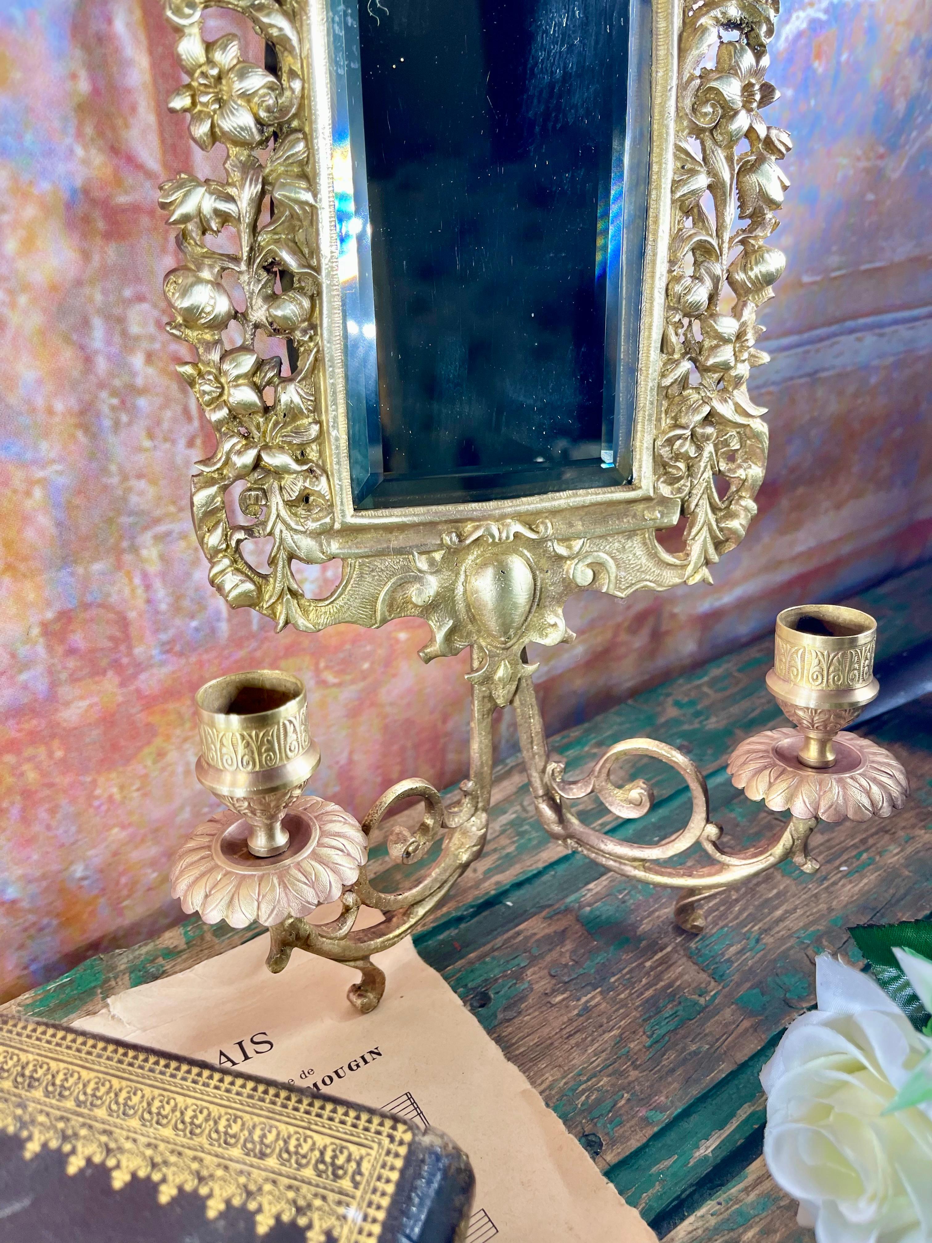 Coppia di scensori da parete doppi Napoleone III con specchi smussati in bronzo dorato in vendita 9