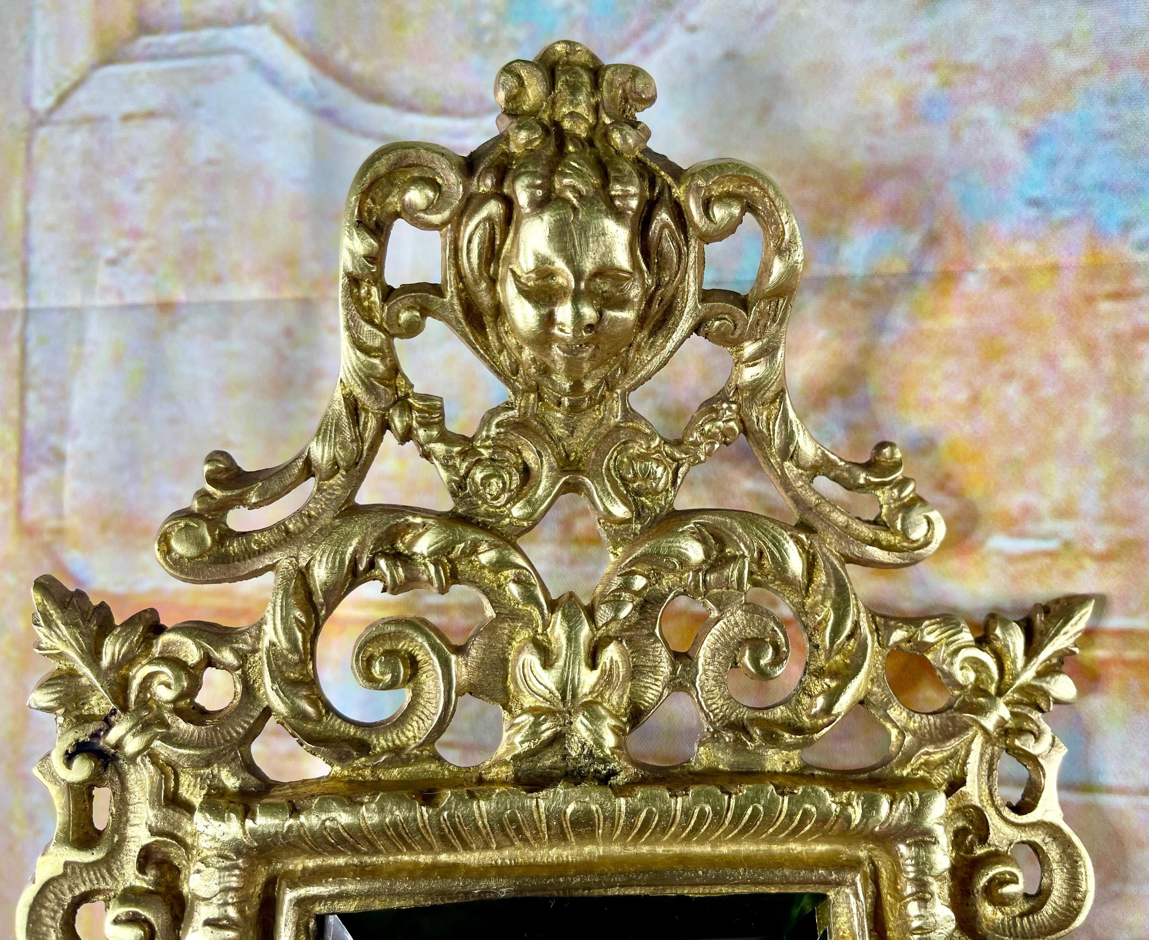 Coppia di scensori da parete doppi Napoleone III con specchi smussati in bronzo dorato in vendita 10