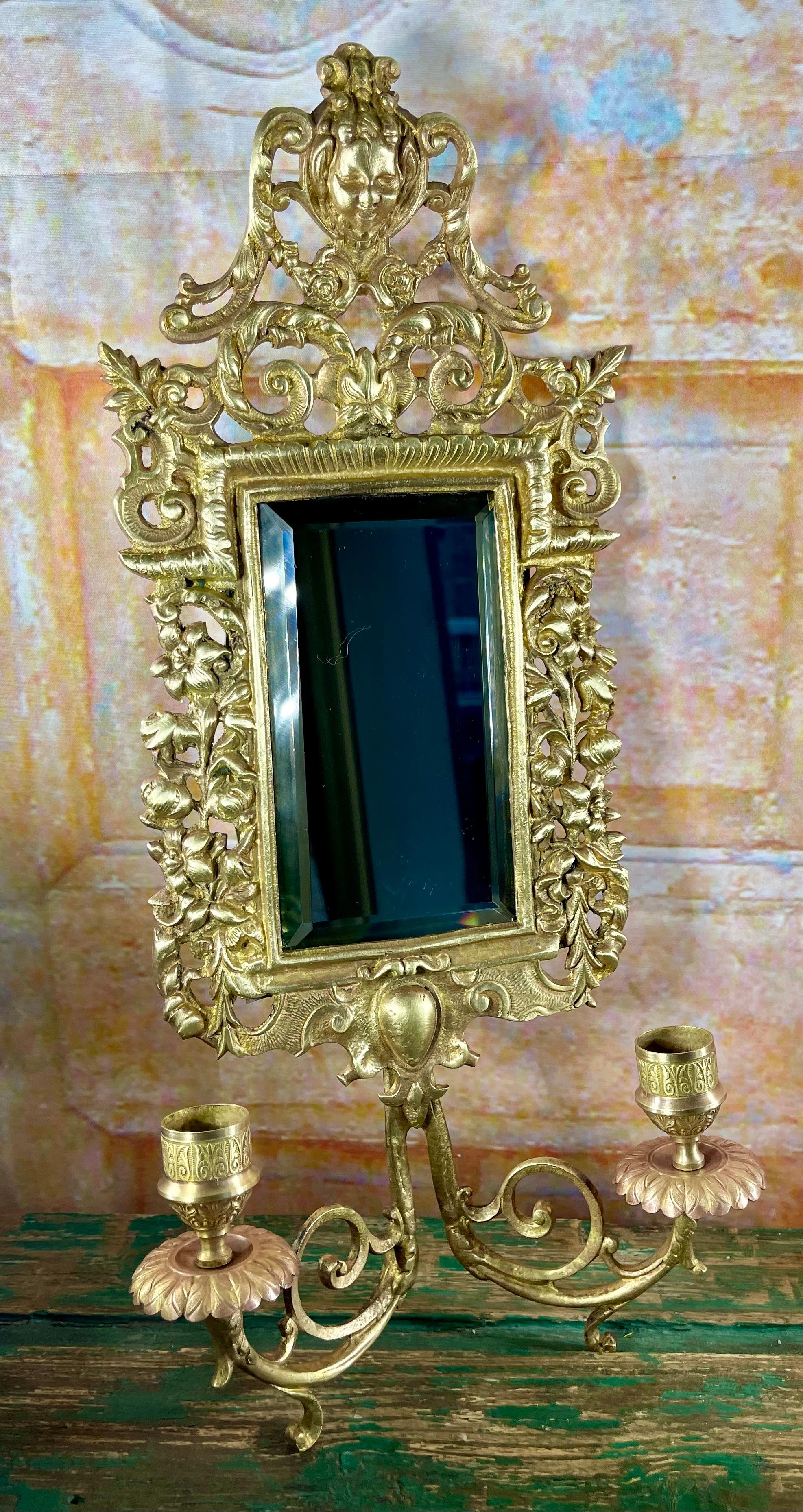 Coppia di scensori da parete doppi Napoleone III con specchi smussati in bronzo dorato In condizioni ottime in vendita a LA FERTÉ-SOUS-JOUARRE, FR