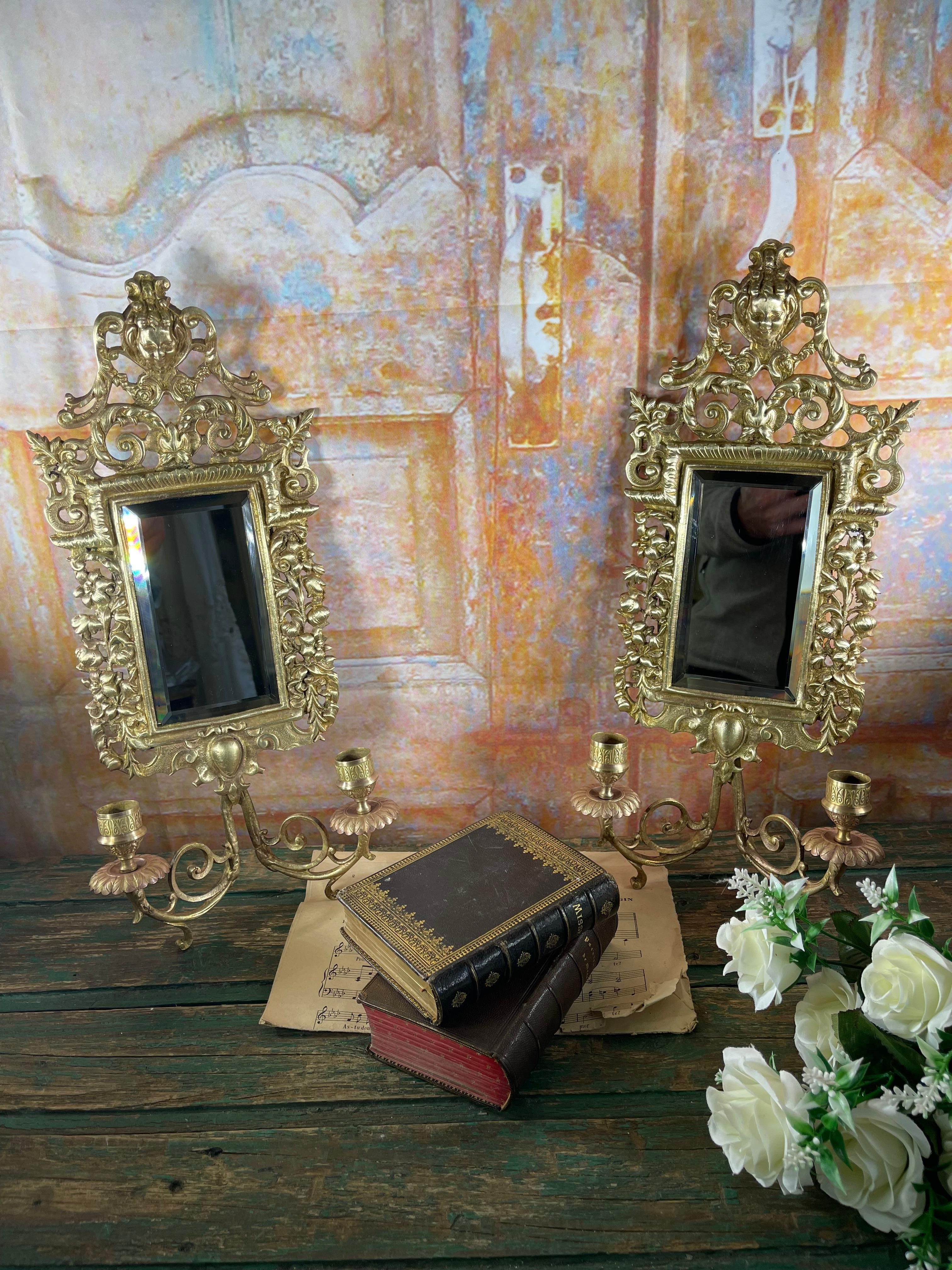 Bronzo Coppia di scensori da parete doppi Napoleone III con specchi smussati in bronzo dorato in vendita
