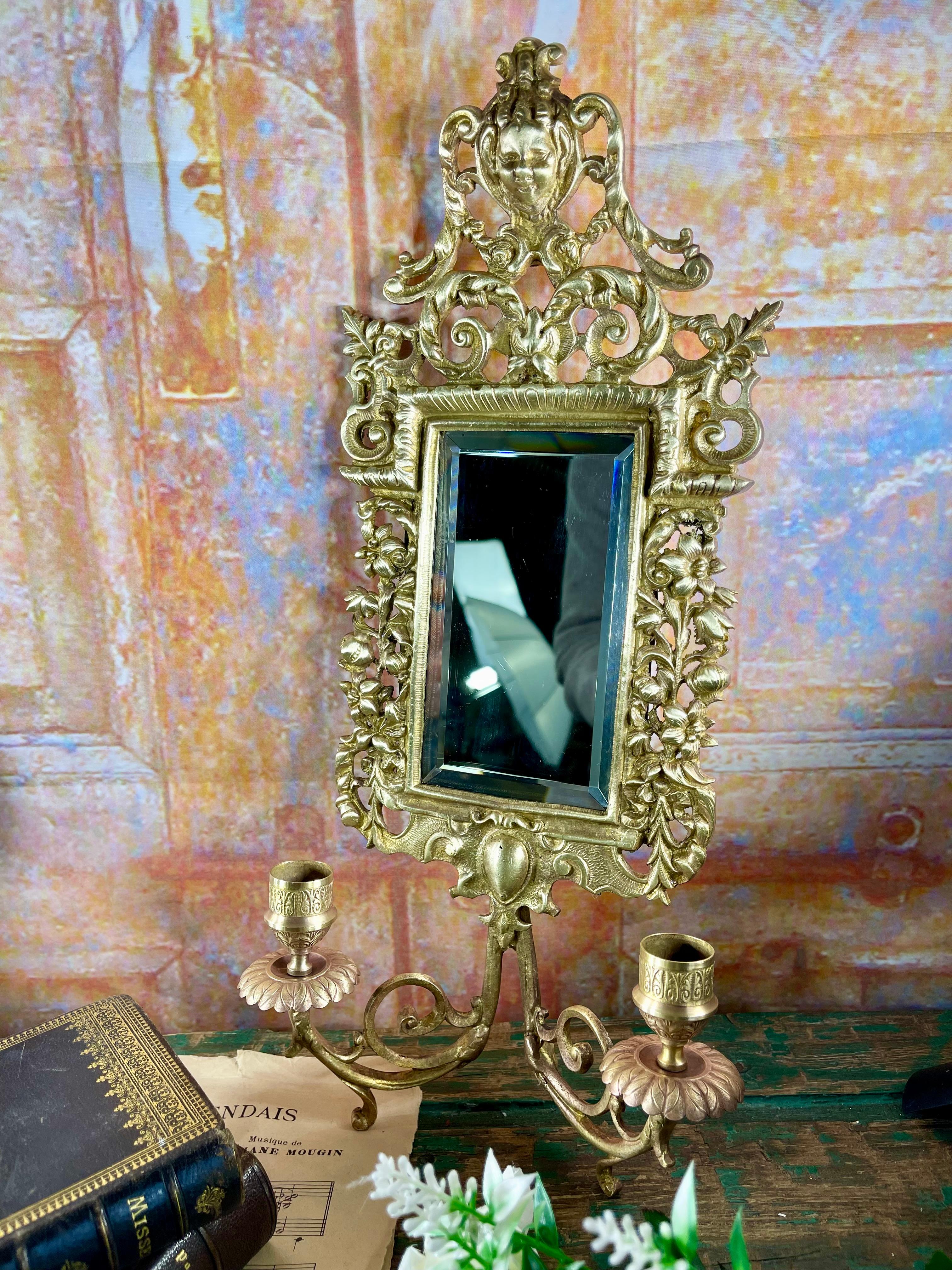 Coppia di scensori da parete doppi Napoleone III con specchi smussati in bronzo dorato in vendita 2