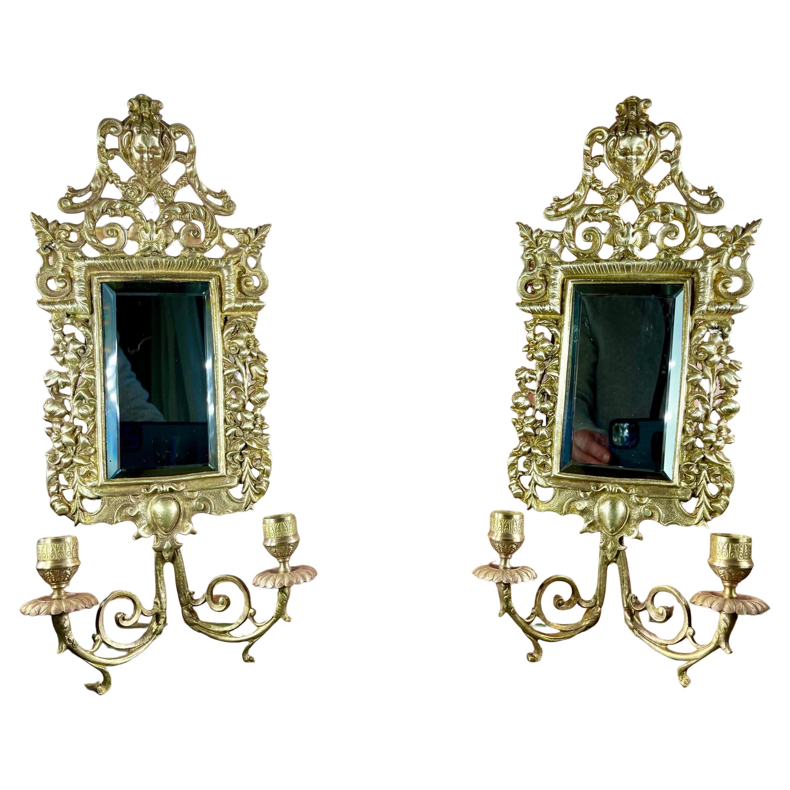 Coppia di scensori da parete doppi Napoleone III con specchi smussati in bronzo dorato