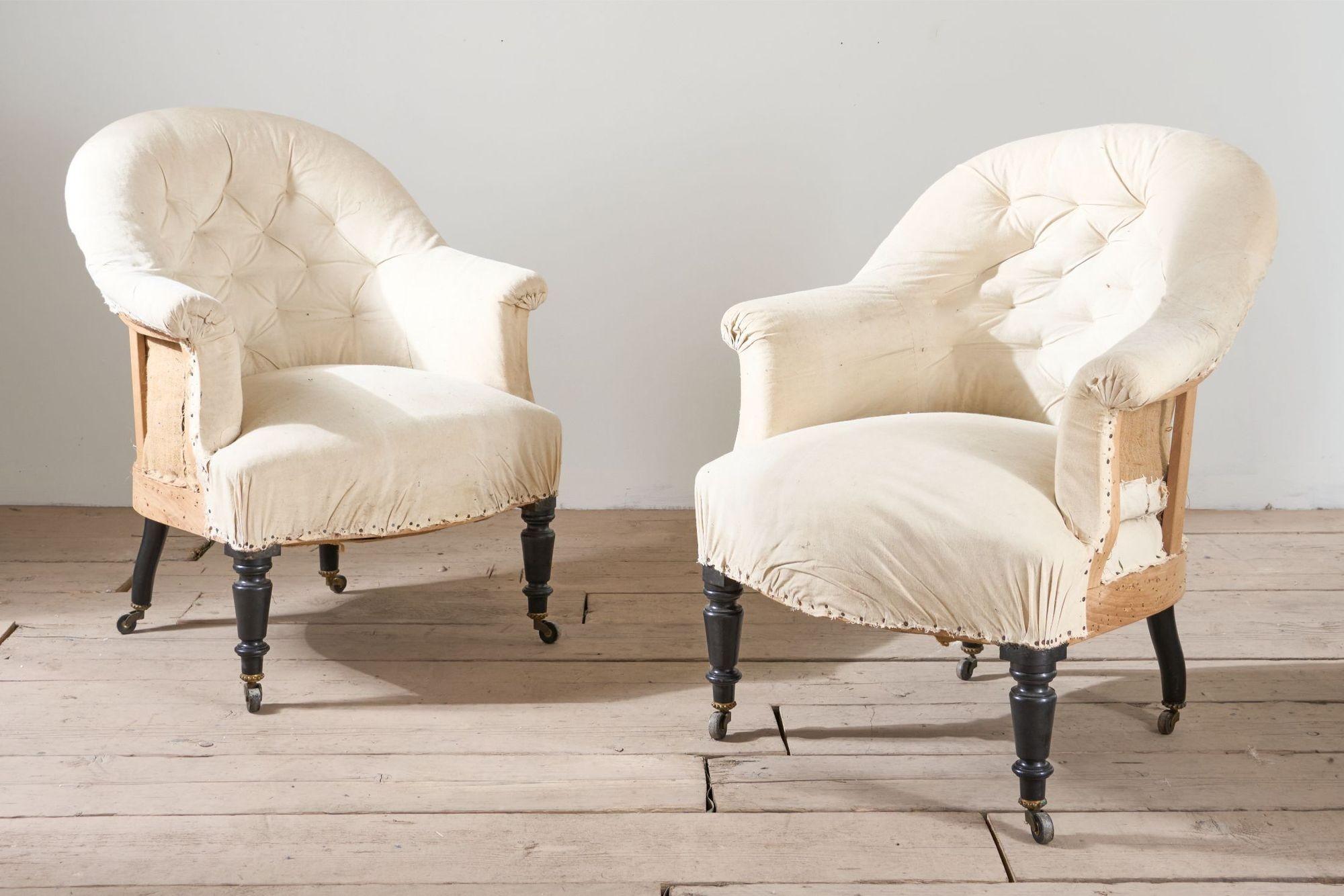 Coppia di eleganti sedie da vasca con bottoni di Napoleone III In condizioni ottime in vendita a Malton, GB