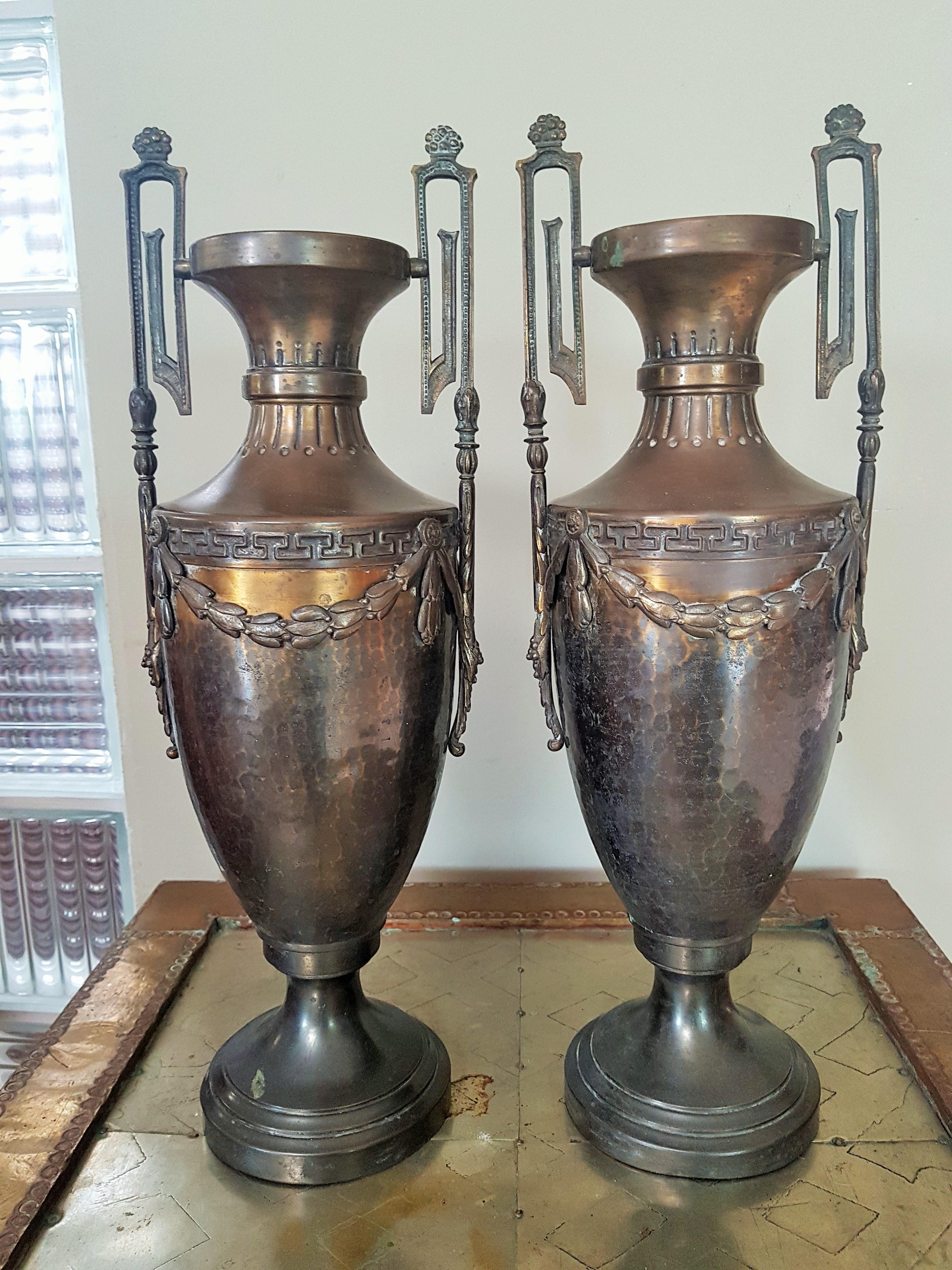 Paire de vases Empire Napoléon III en laiton, France, 1860 en vente 6