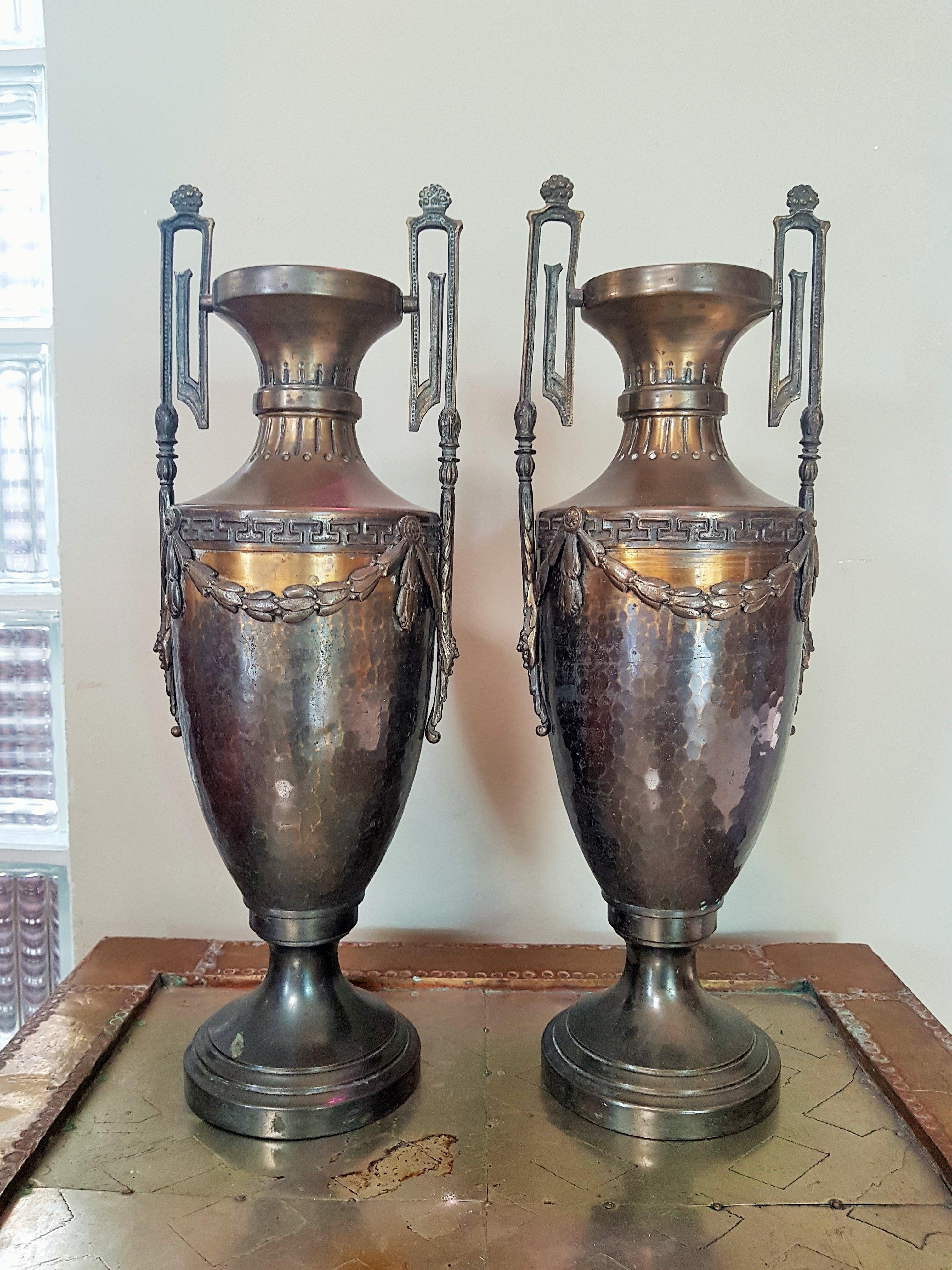 Paire de vases Empire Napoléon III en laiton, France, 1860 en vente 7