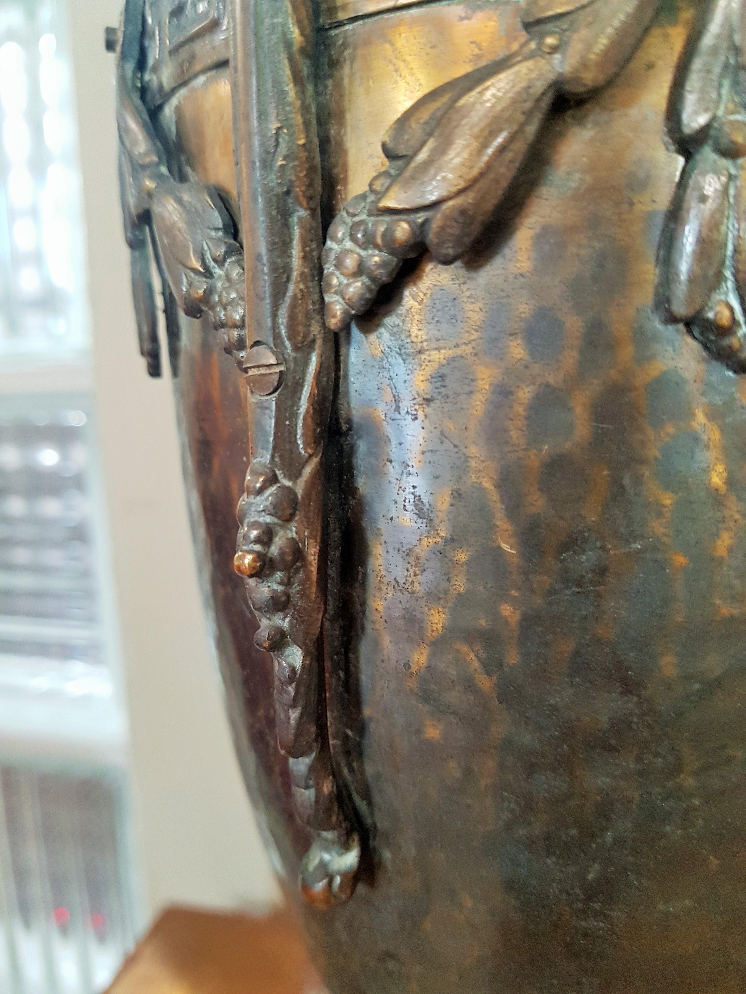 Ottone Coppia di vasi Impero Napoleone III in ottone, Francia, 1860 in vendita