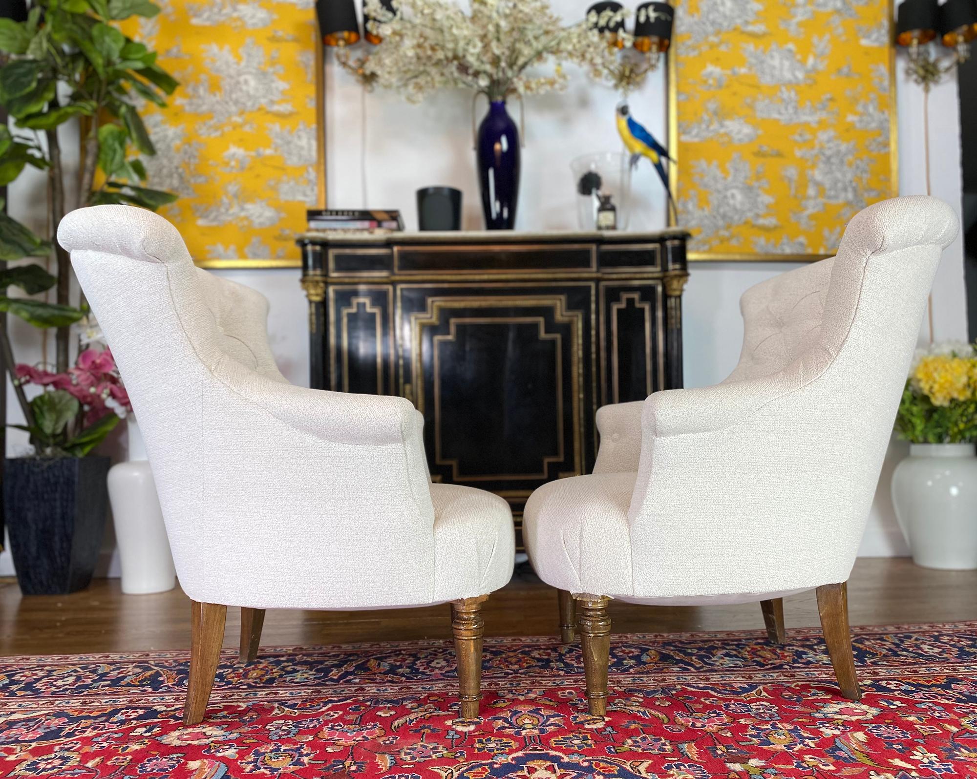 Pair of Napoleon III French Crapaud Armchairs Boucle Armchairs In Excellent Condition For Sale In Brooklyn, NY