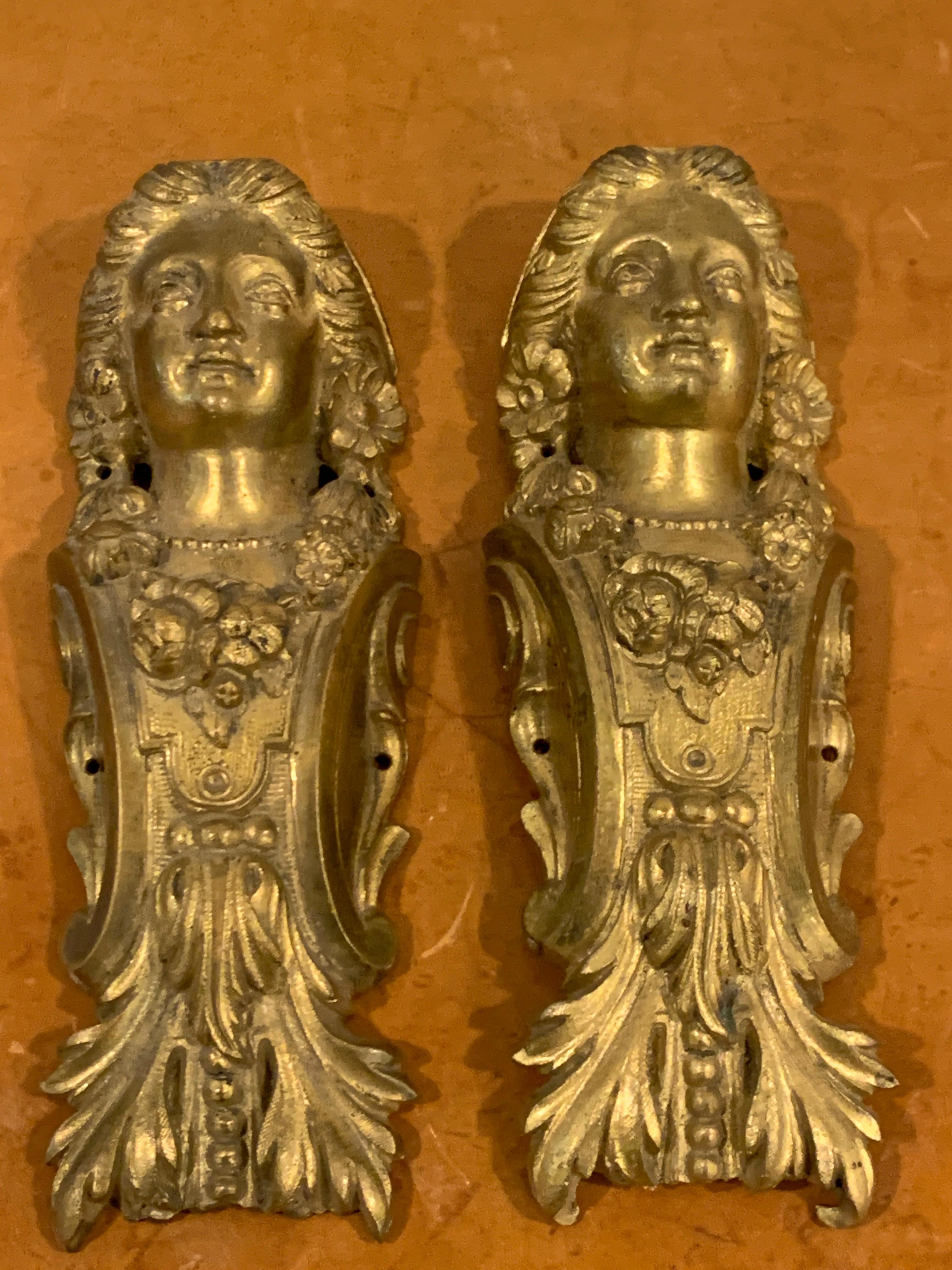 Pair of Napoleon III Gilt Bronze Female Medallion Furniture Mounts In Good Condition In West Palm Beach, FL
