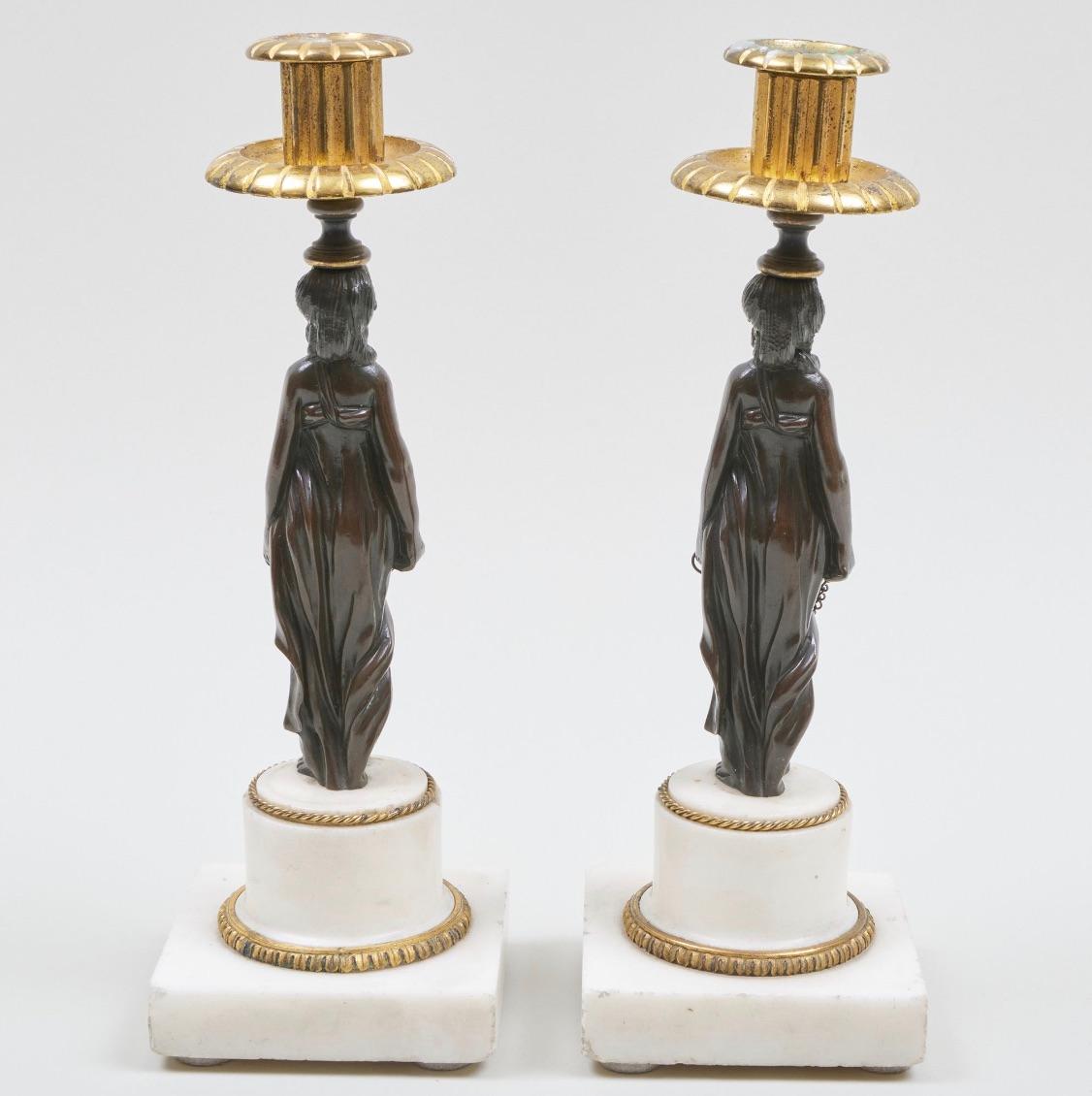Dorato Coppia di candelabri cariatidi in marmo e bronzo patinato di Napoleone III in vendita