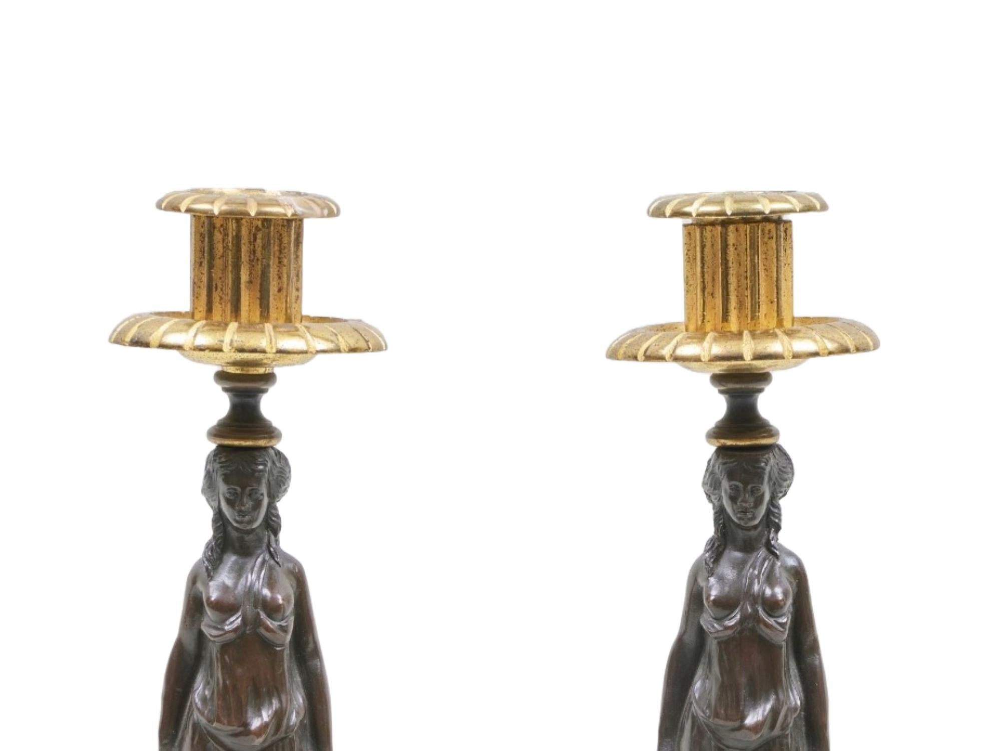 Coppia di candelabri cariatidi in marmo e bronzo patinato di Napoleone III In condizioni buone in vendita a Tarry Town, NY