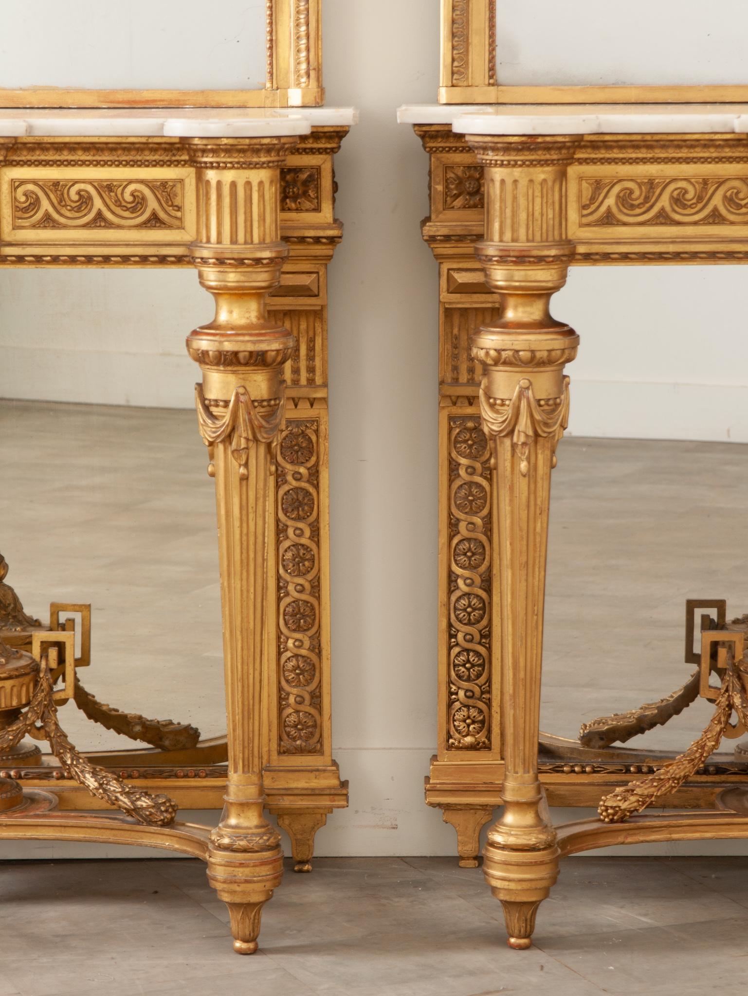 Paire de consoles et miroirs en bois doré Napoléon III 11