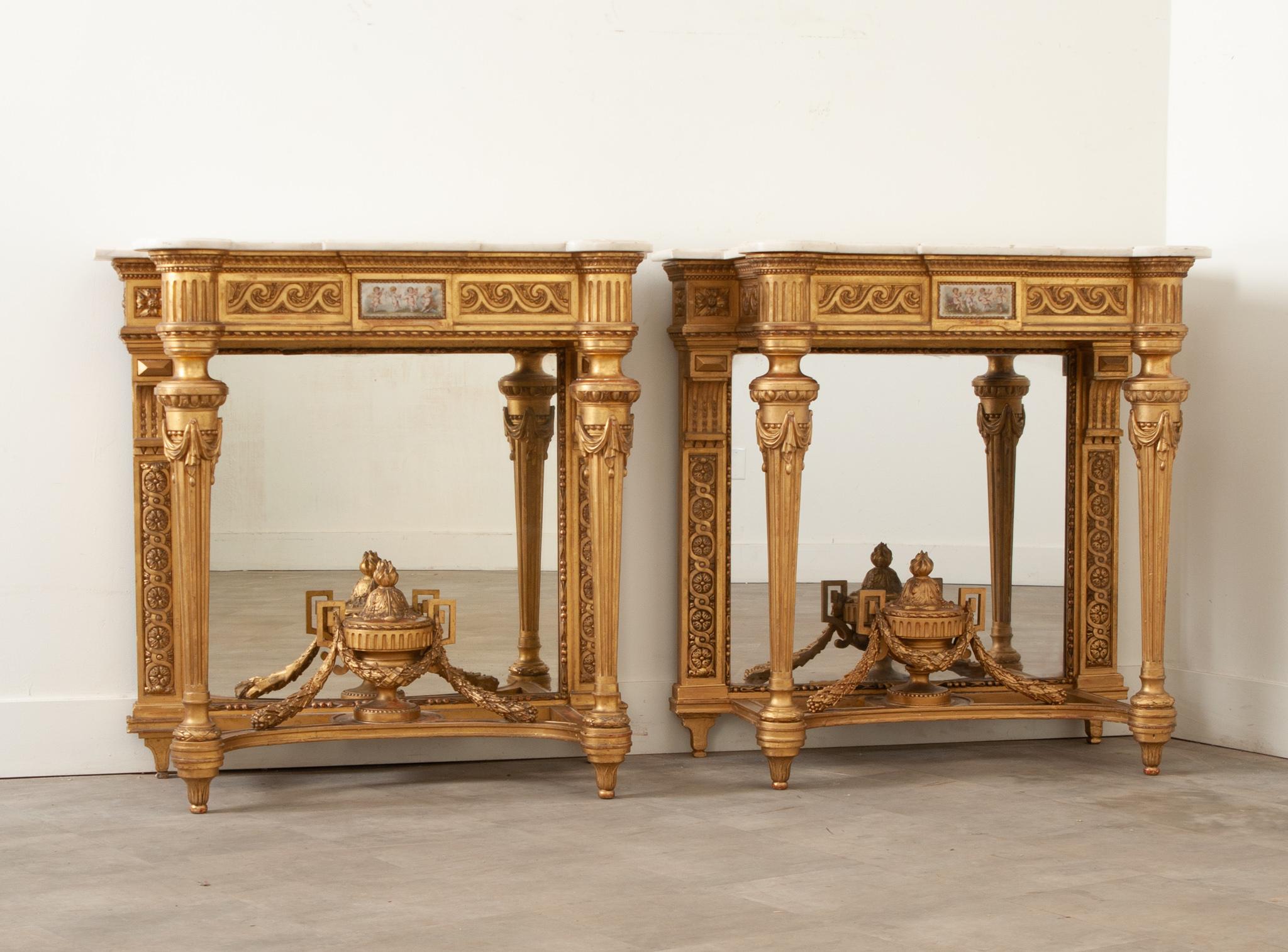 Français Paire de consoles et miroirs en bois doré Napoléon III