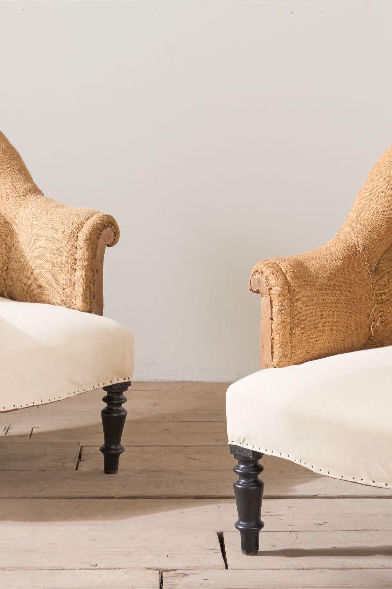 Il s'agit d'une paire de chaises tubulaires françaises de très haute qualité. Design/One élégant et proportions soignées. Chaises idéales pour une chambre à coucher ou comme sièges d'appoint dans un salon.

Dimensions Hauteur 82cm Largeur 73cm