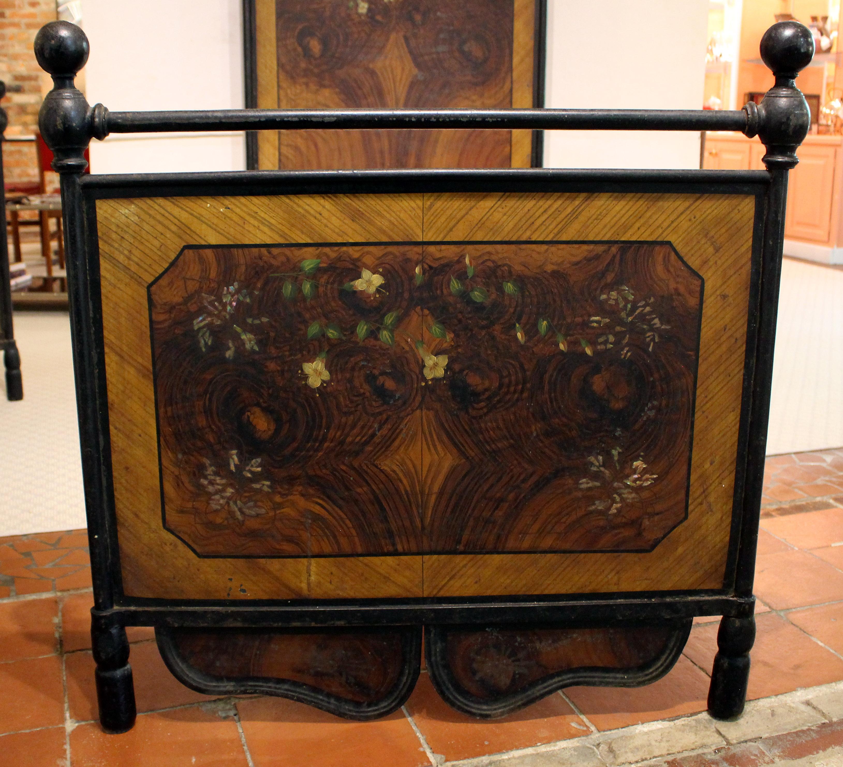 Pair of 3rd Quarter 19th Century Napoleon III French Tole & Iron Single Beds For Sale 1