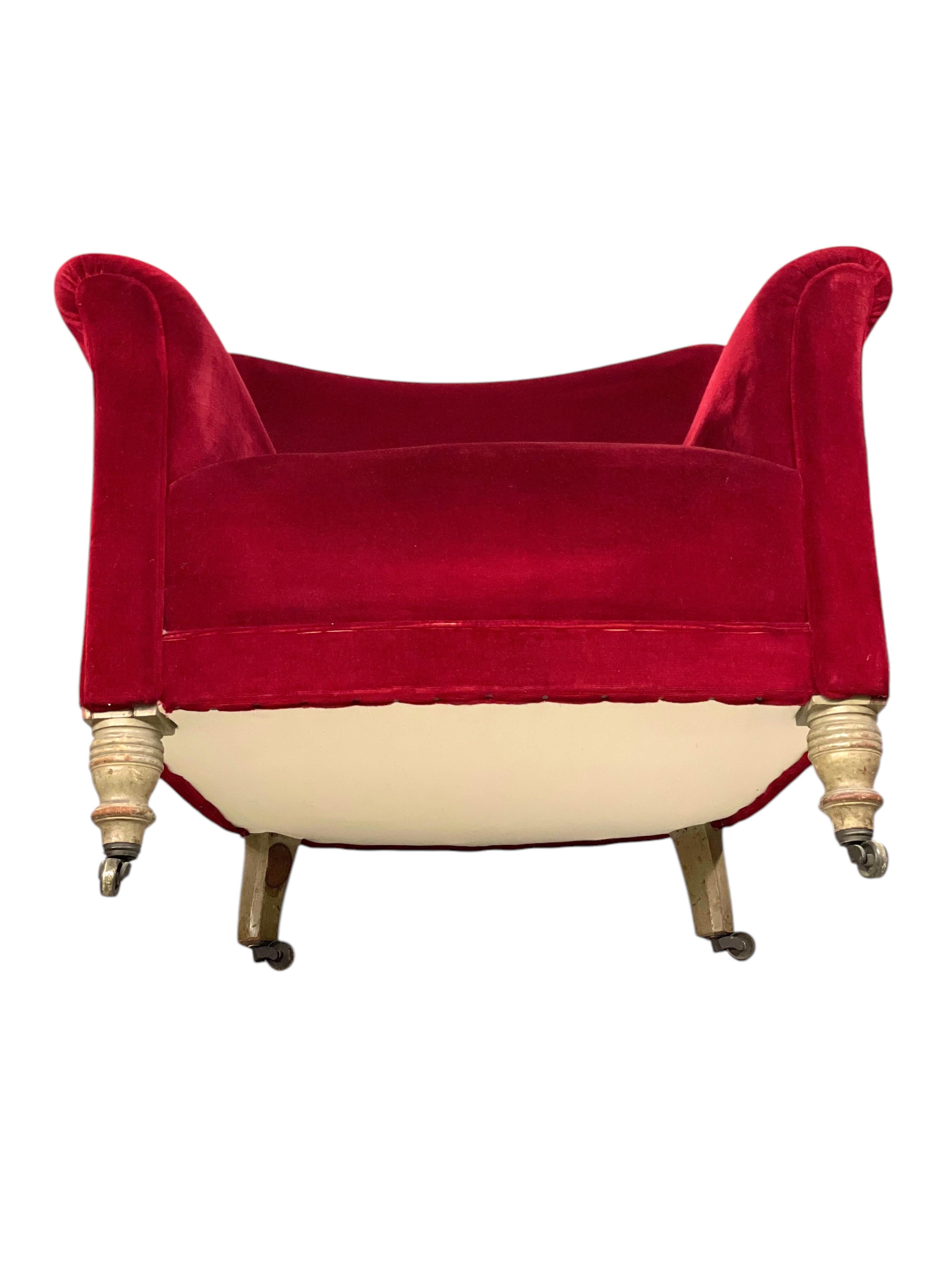 Pareja de sillas bergere de terciopelo carmesí con ruedas del periodo Napoleón III en venta 4