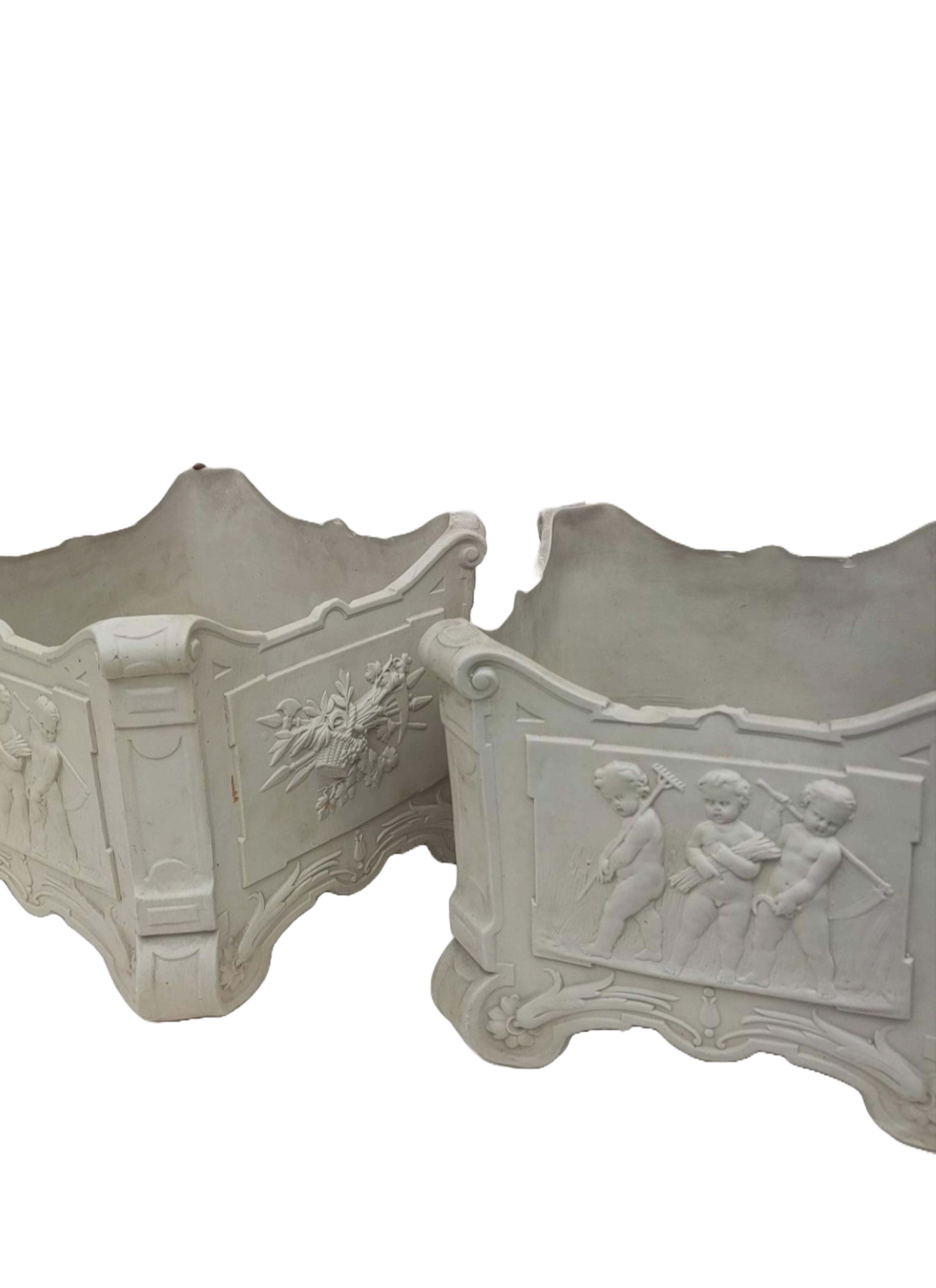 Pareja de Bases de Jardinera de Porcelana Napoleón III con Putti, Sarreguemine en venta 5