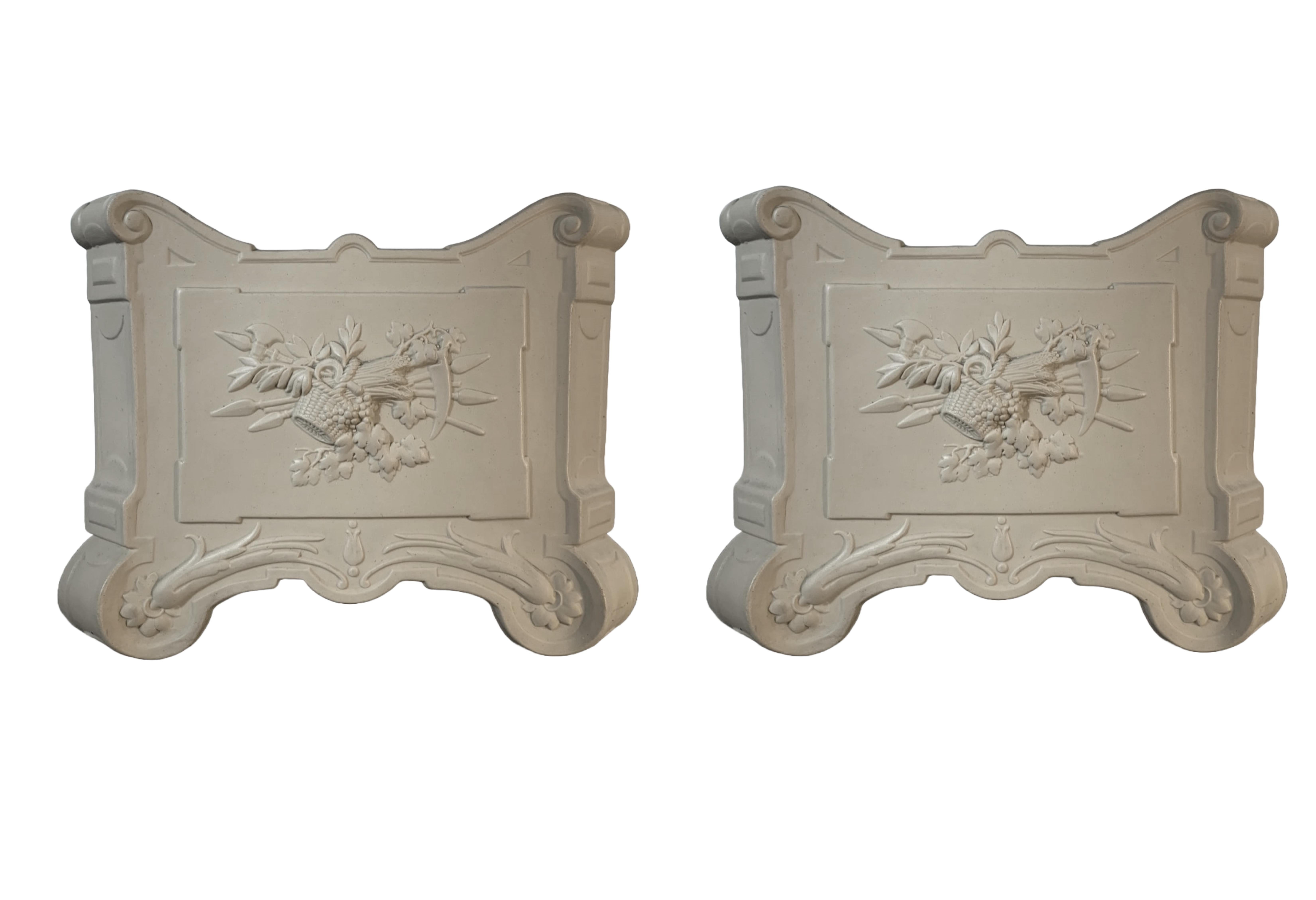 Pareja de Bases de Jardinera de Porcelana Napoleón III con Putti, Sarreguemine en venta 1