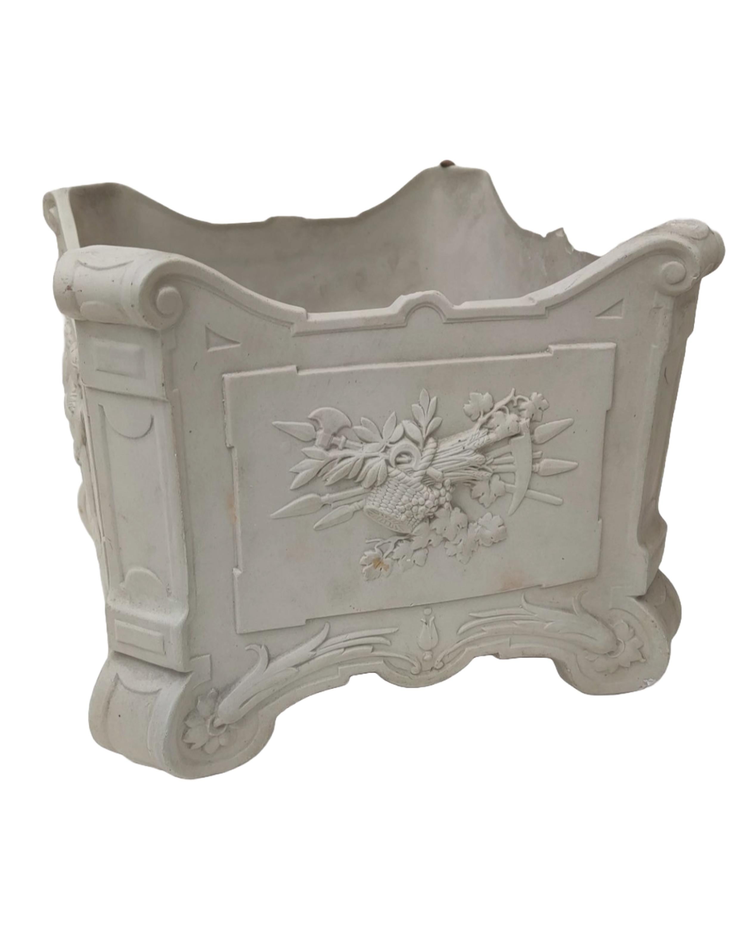 Pareja de Bases de Jardinera de Porcelana Napoleón III con Putti, Sarreguemine en venta 4