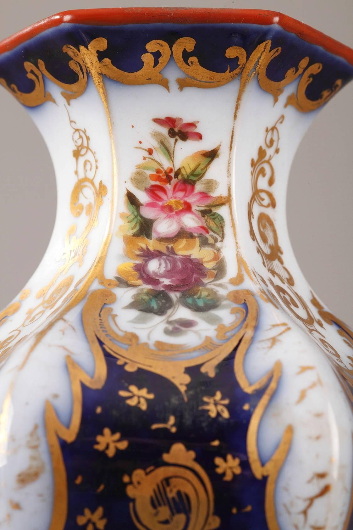 Pair of Napoleon III Porcelain Vases For Sale 1