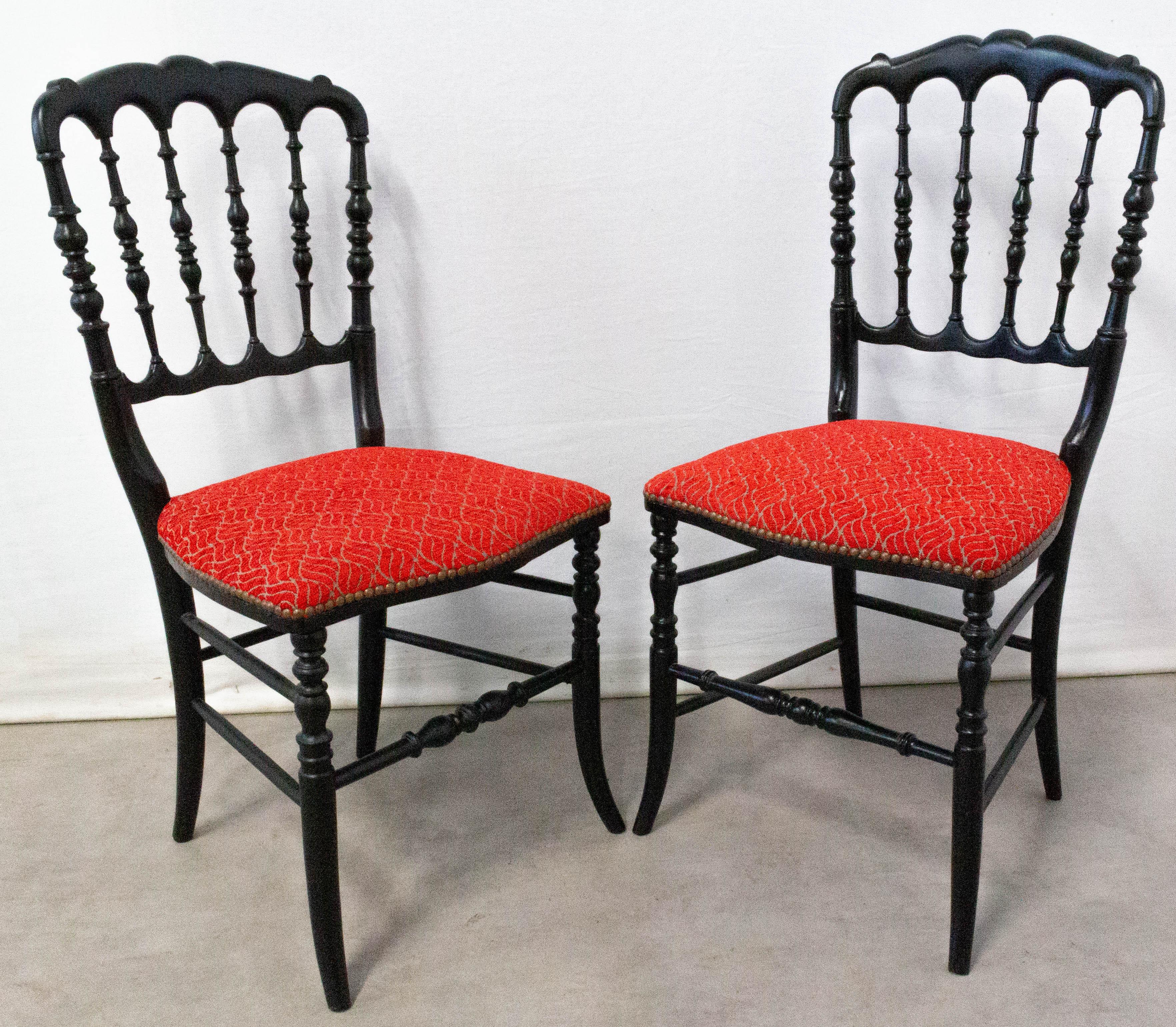 Napoleon III French red chairs late 19th century
The chair have been re-upholstered.
The chairs are similar but one is bigger than the other.
Chair 1: D 18.1 in ; (46 cm) W 16.5 in. (42 cm) H 34.2 in (87 cm).
Chair 2: D 18.1 in ; (46 cm) W 16.5