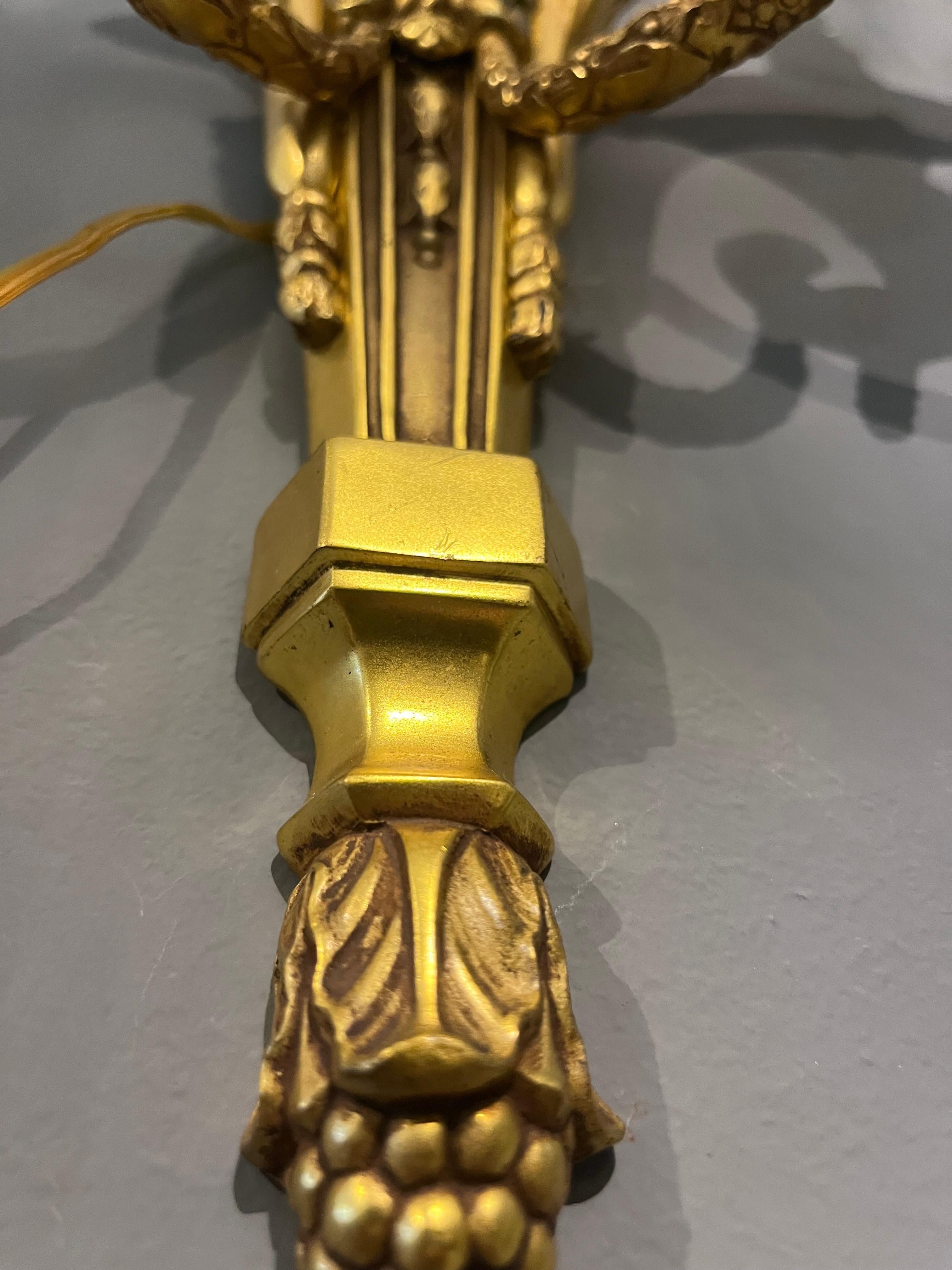 Pair of Napoleon III sconces in chiseled gilded bronze, 19th century in vendita 5