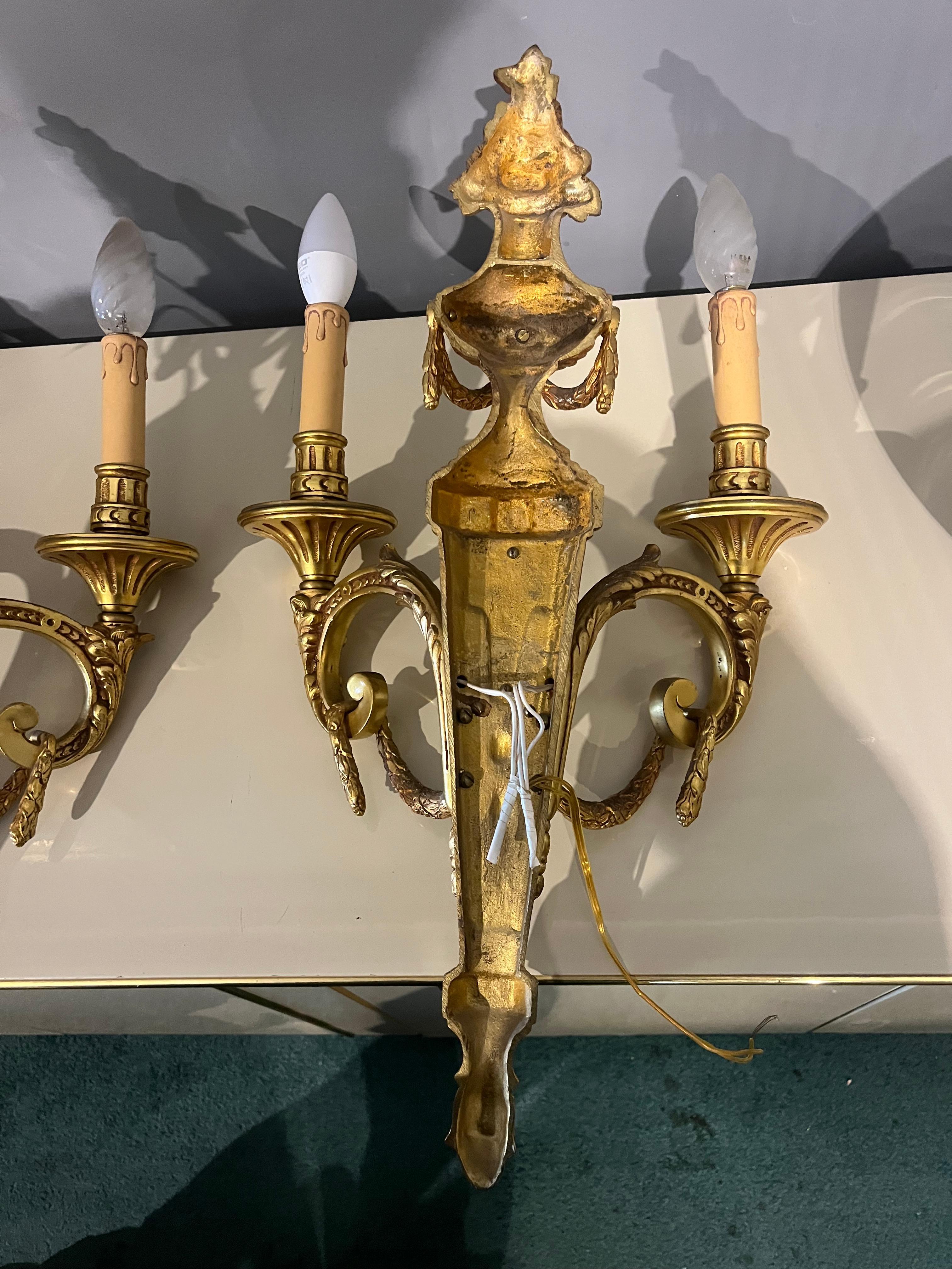 Pair of Napoleon III sconces in chiseled gilded bronze, 19th century in vendita 7