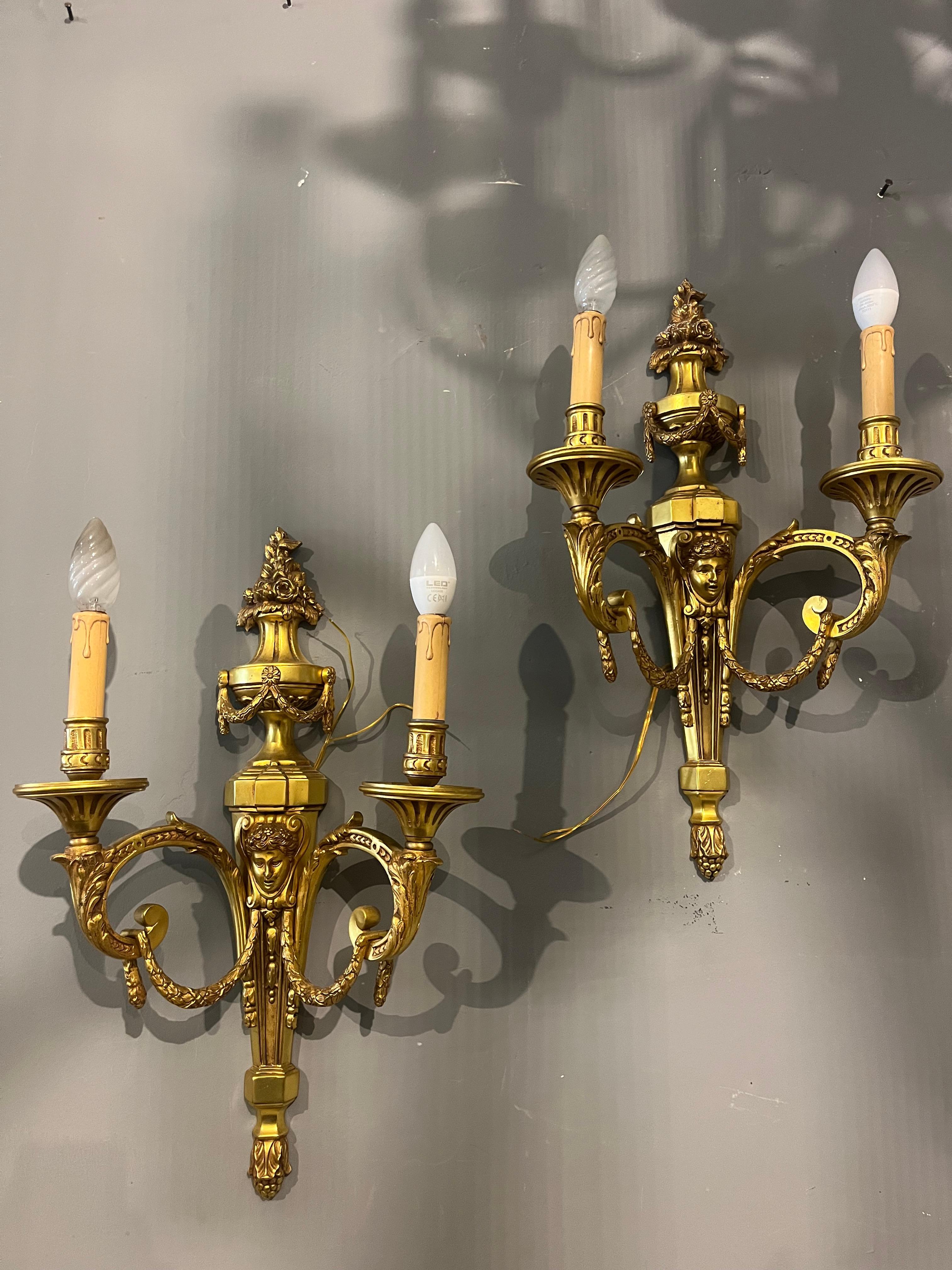 Napoleone III Pair of Napoleon III sconces in chiseled gilded bronze, 19th century in vendita
