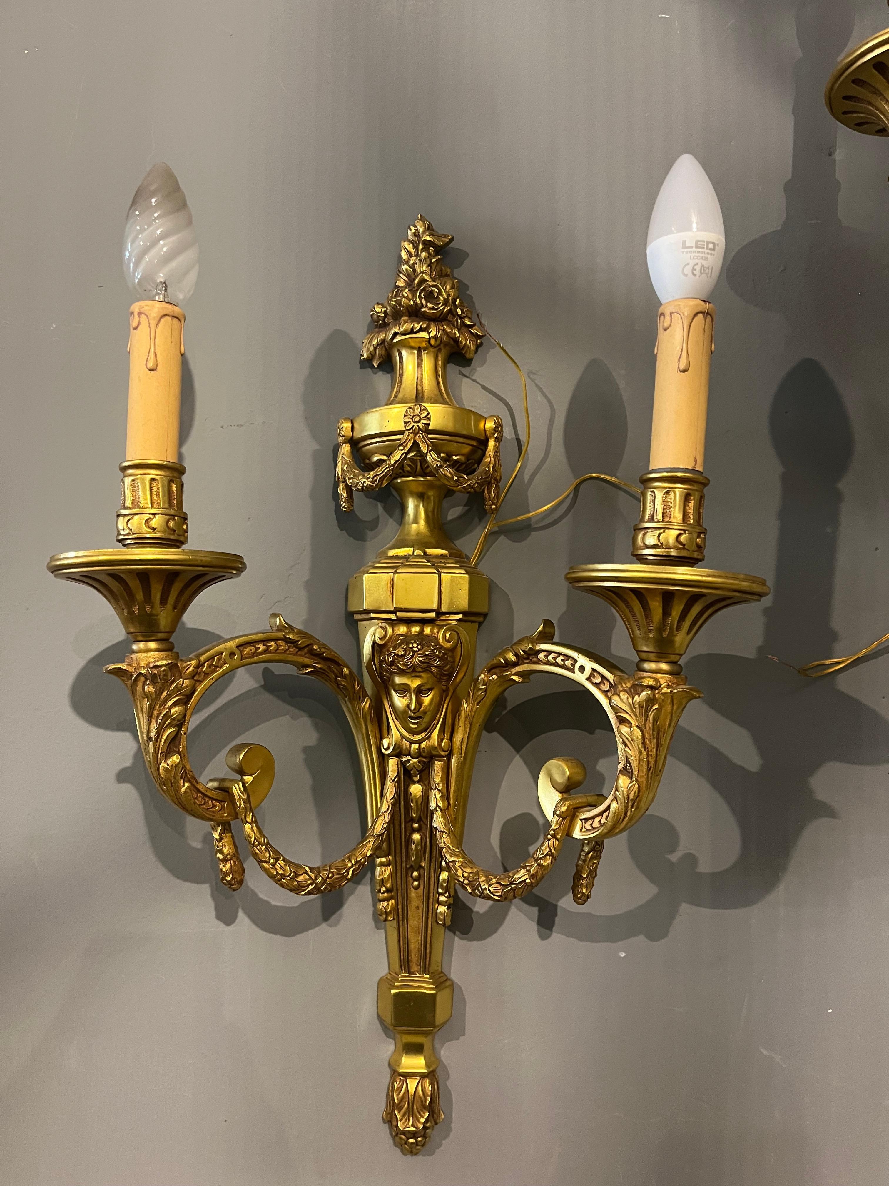 Pair of Napoleon III sconces in chiseled gilded bronze, 19th century In condizioni buone in vendita a Catania, IT
