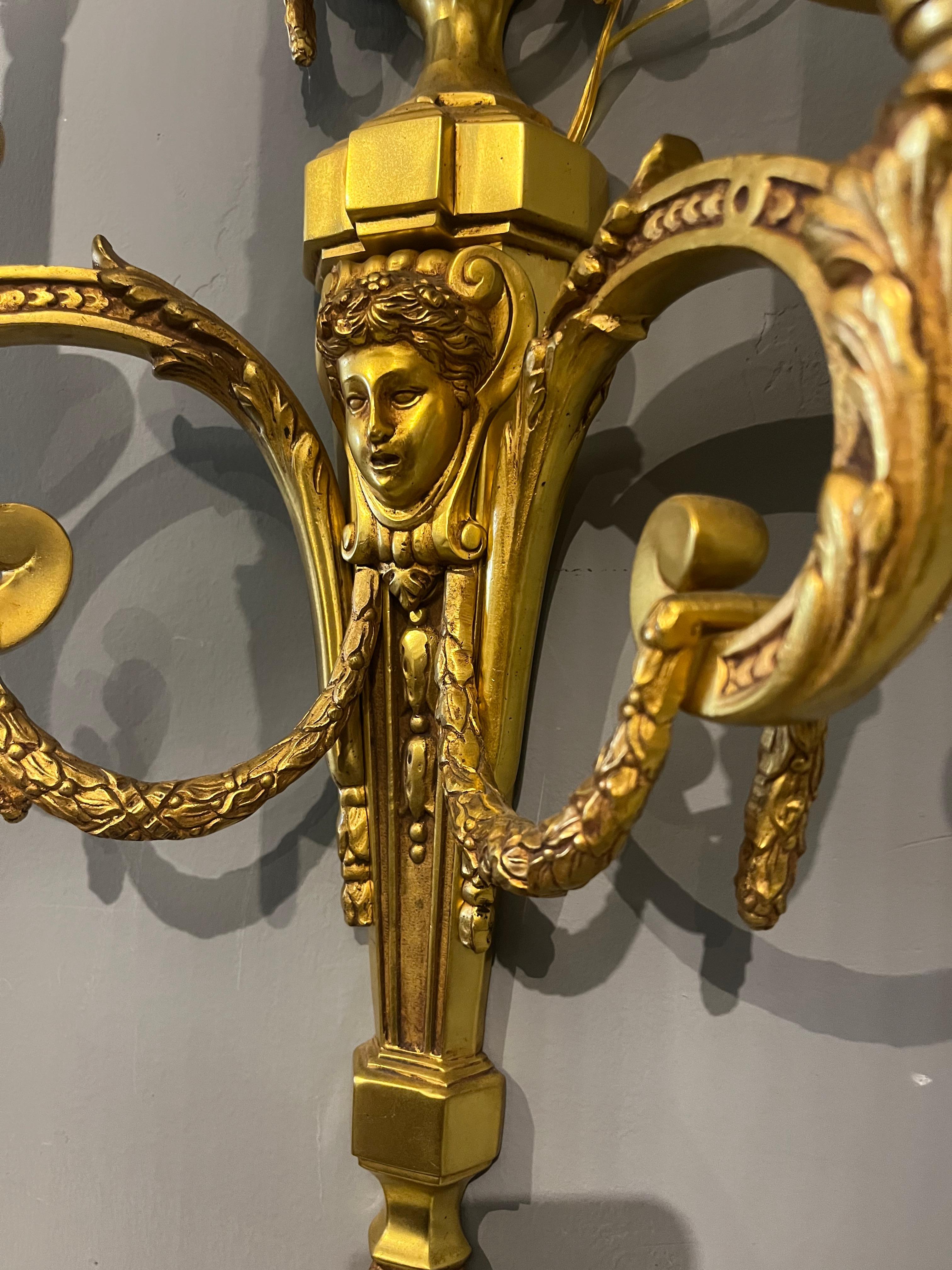 Bronzo Pair of Napoleon III sconces in chiseled gilded bronze, 19th century in vendita