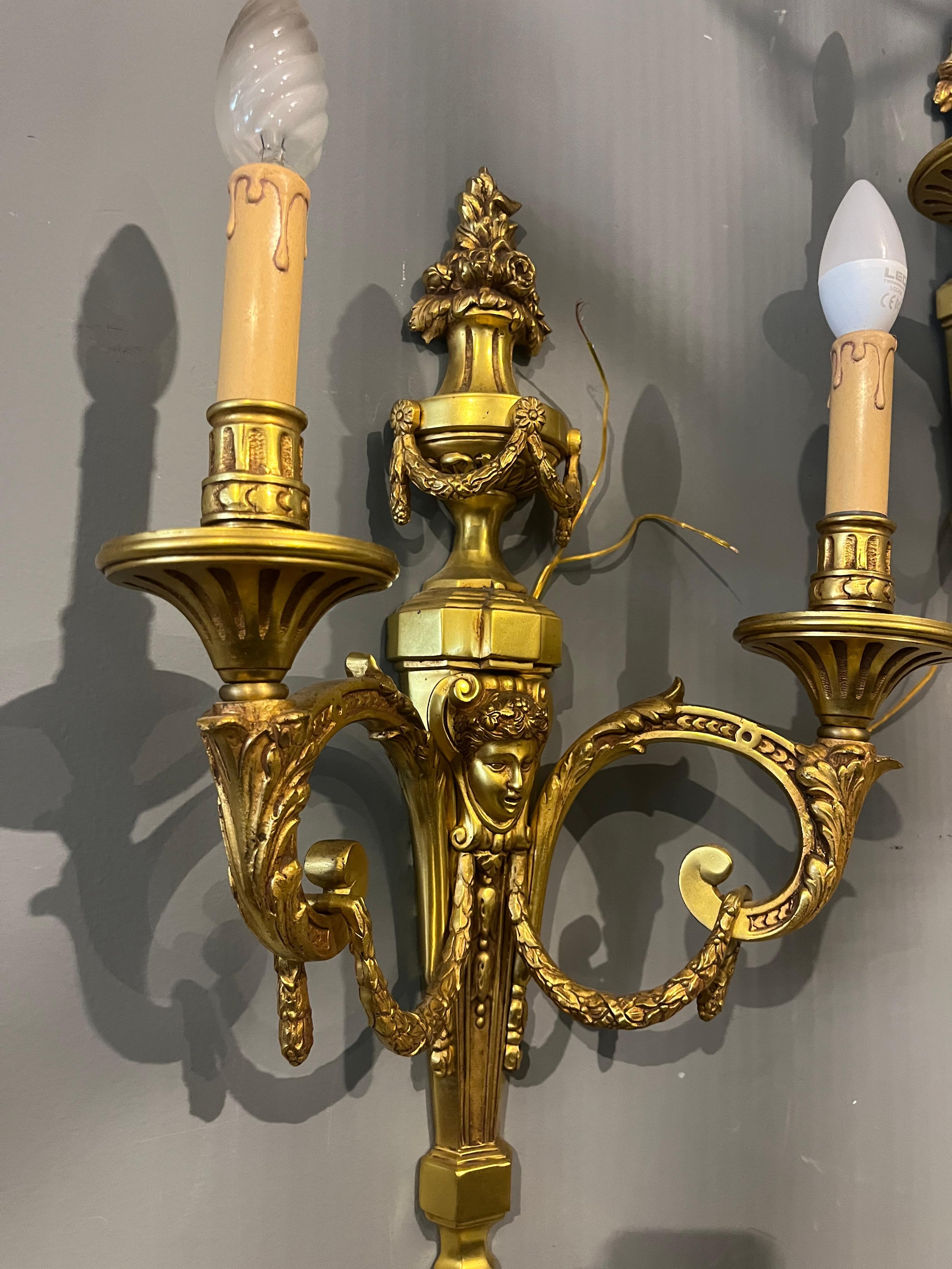 Pair of Napoleon III sconces in chiseled gilded bronze, 19th century in vendita 2
