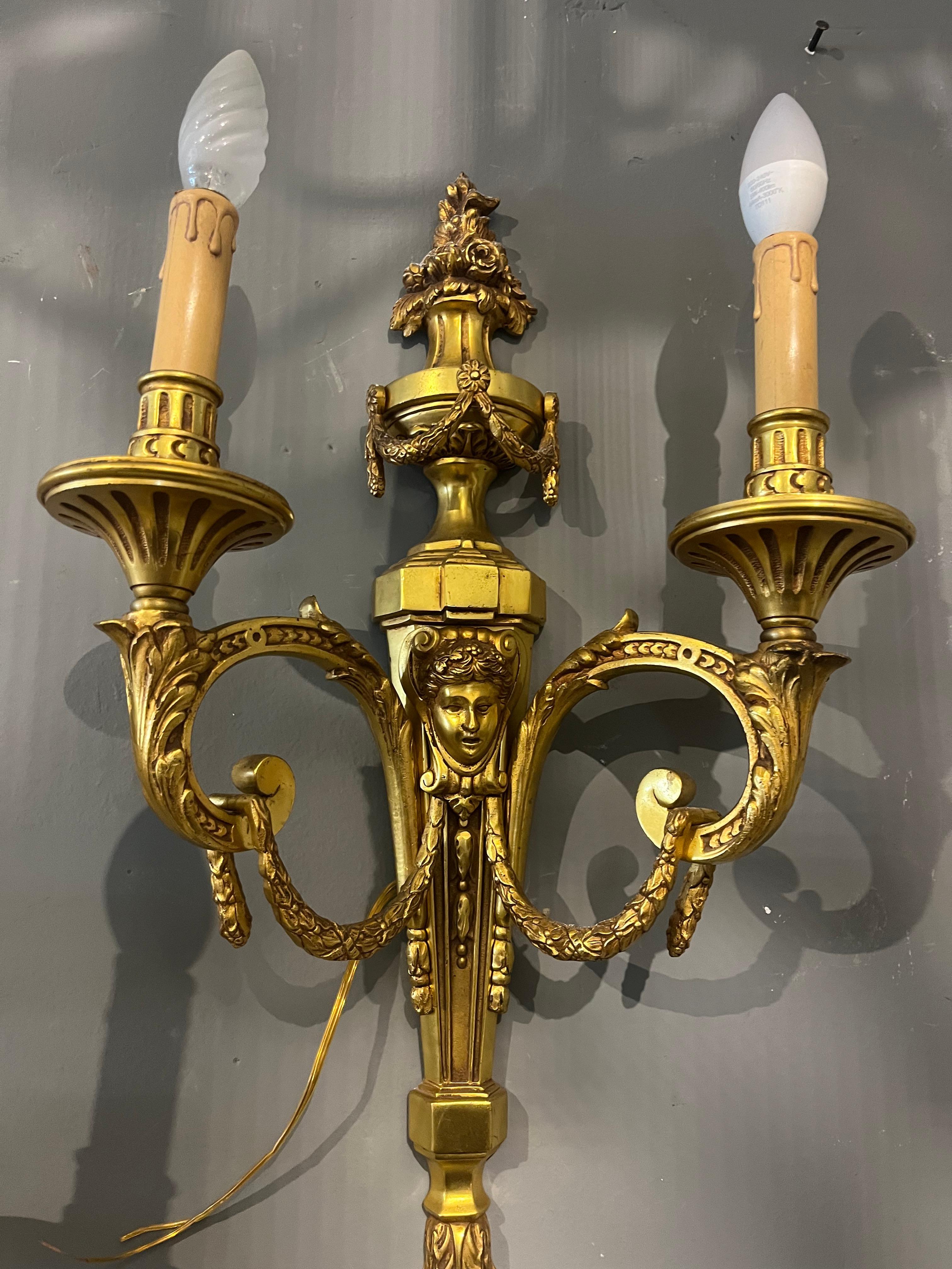 Pair of Napoleon III sconces in chiseled gilded bronze, 19th century in vendita 3