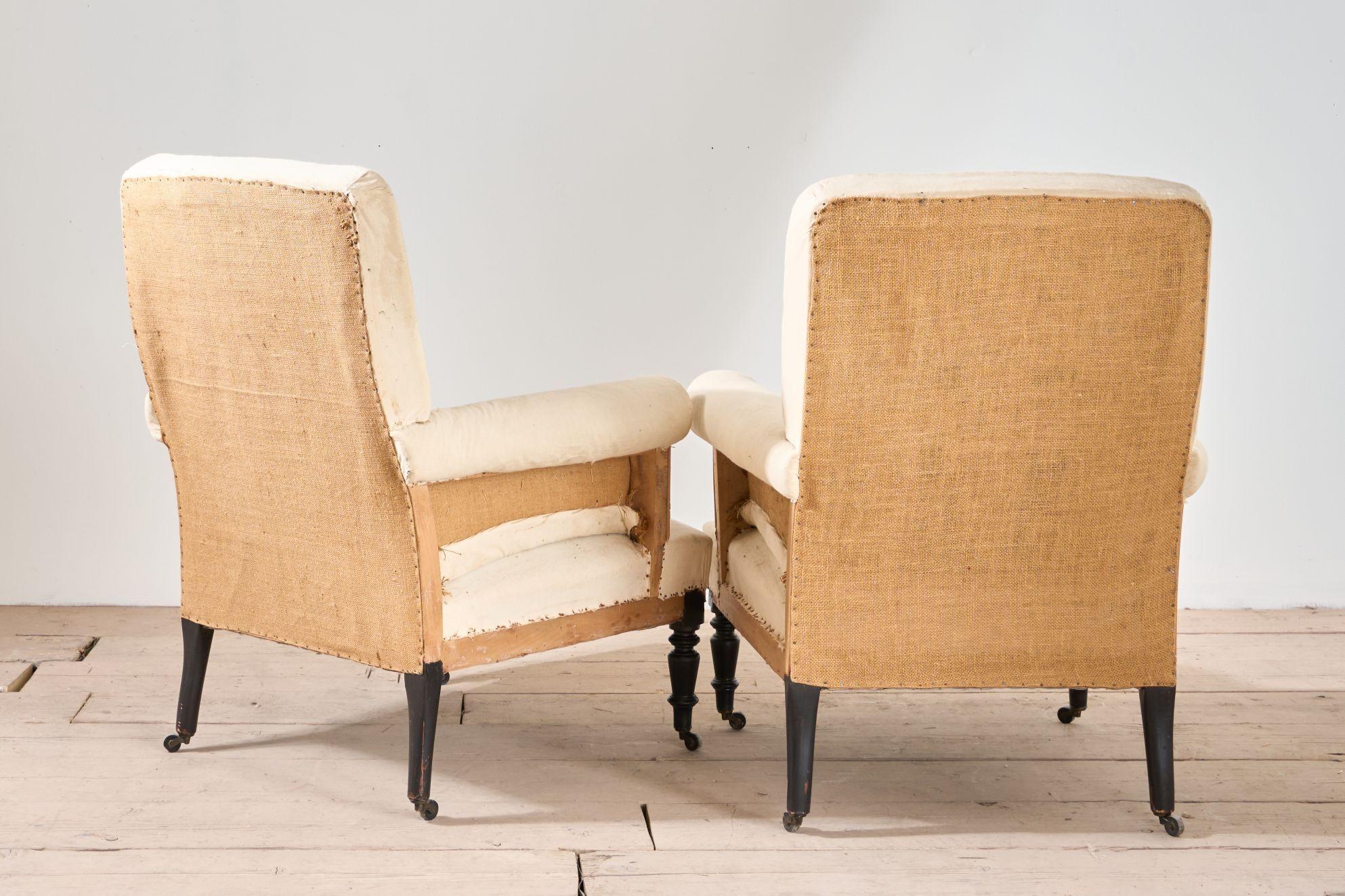 Hêtre Paire de fauteuils à dossier carré Napoléon III sur pieds hauts en vente