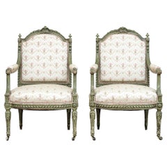 Paire de fauteuils tapissés de style Napoléon III, sculptés et décorés