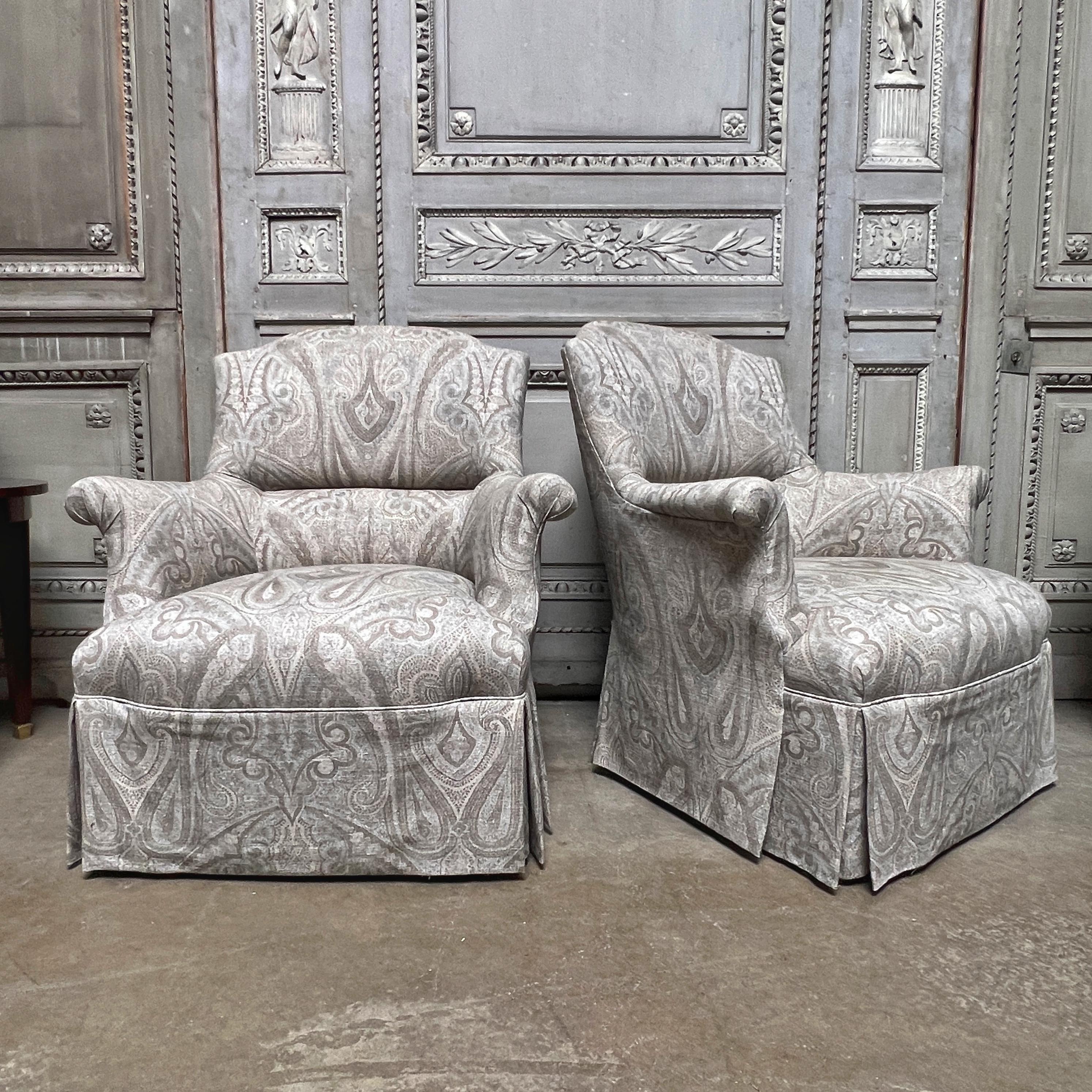 Hand-Crafted Pair of Napoleon III Style Upholstered Lounge Chairs in Gray Paisley Fabric For Sale