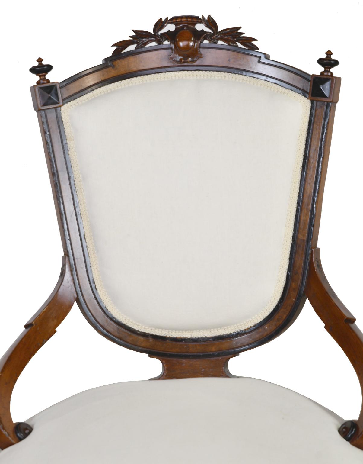 Ébénisé Paire de fauteuils Napoléon III en noyer ébonisé et ronce, vers 1870 en vente