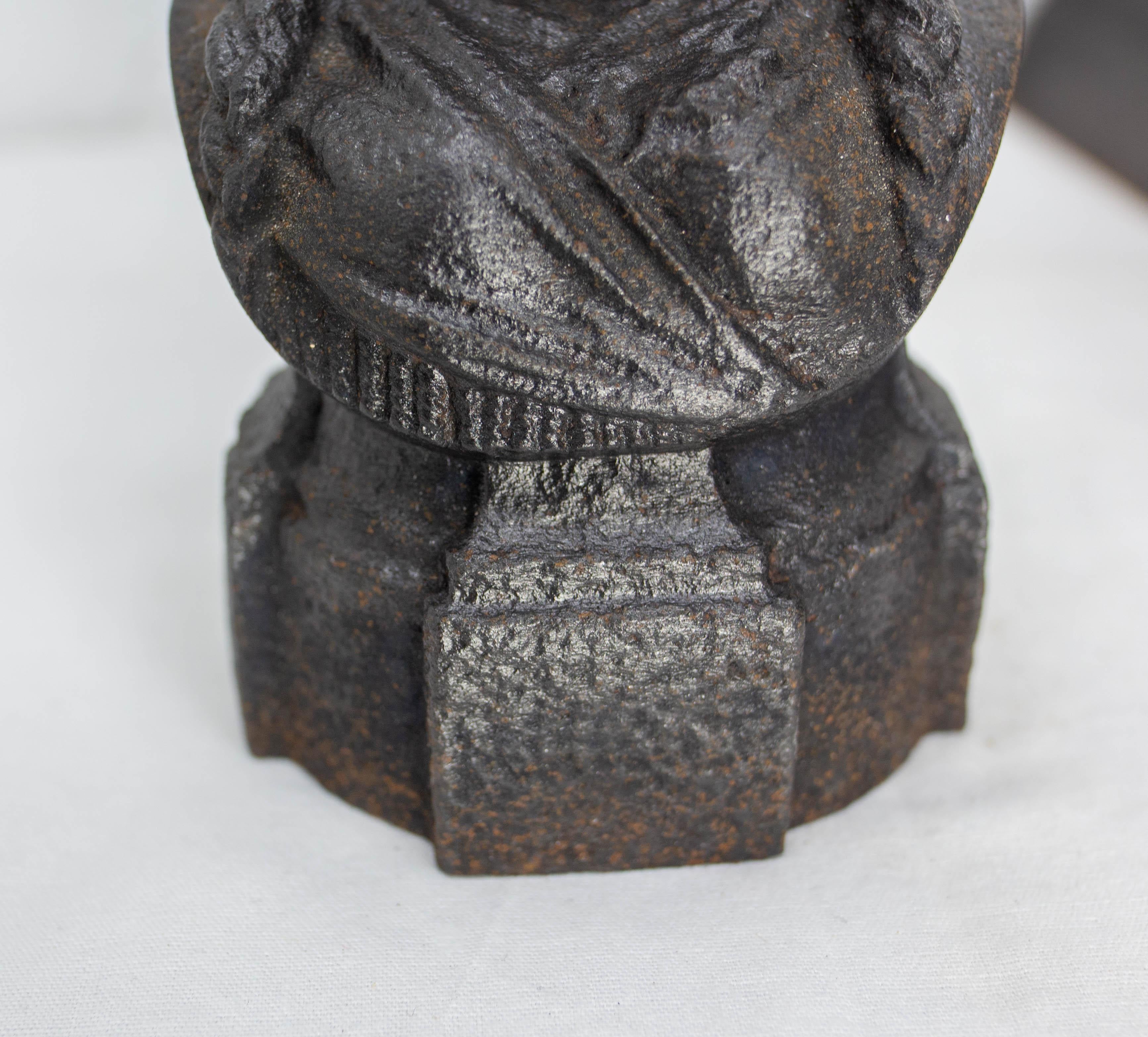 Pareja de morillos de hierro forjado Napoléon III Busto de mujer trenzado Francia, hacia 1890 siglo XIX en venta